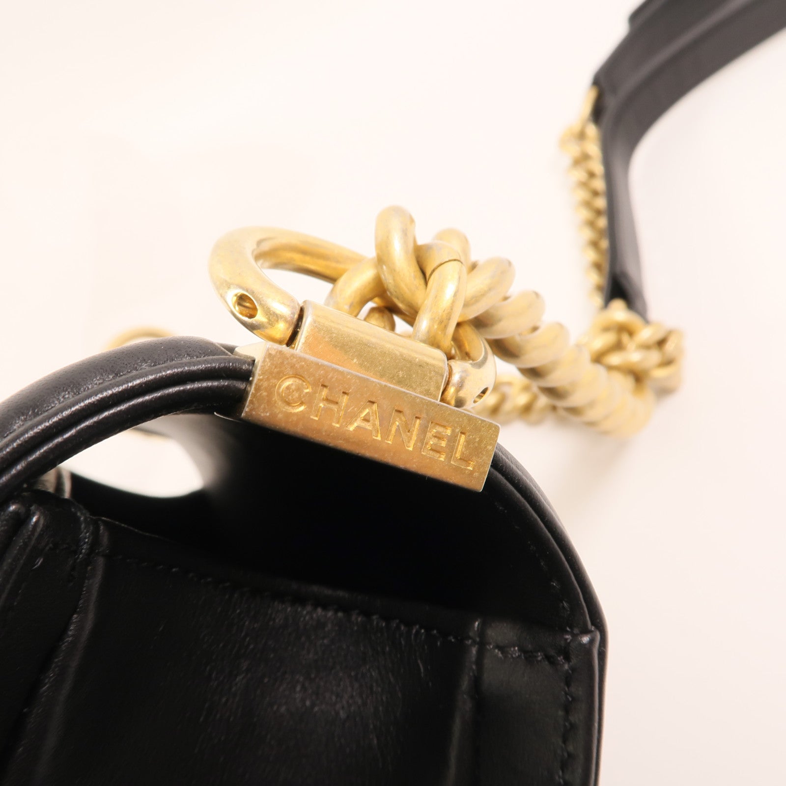 CHANEL 牛皮皮革Boy 20金扣鏈帶肩背袋