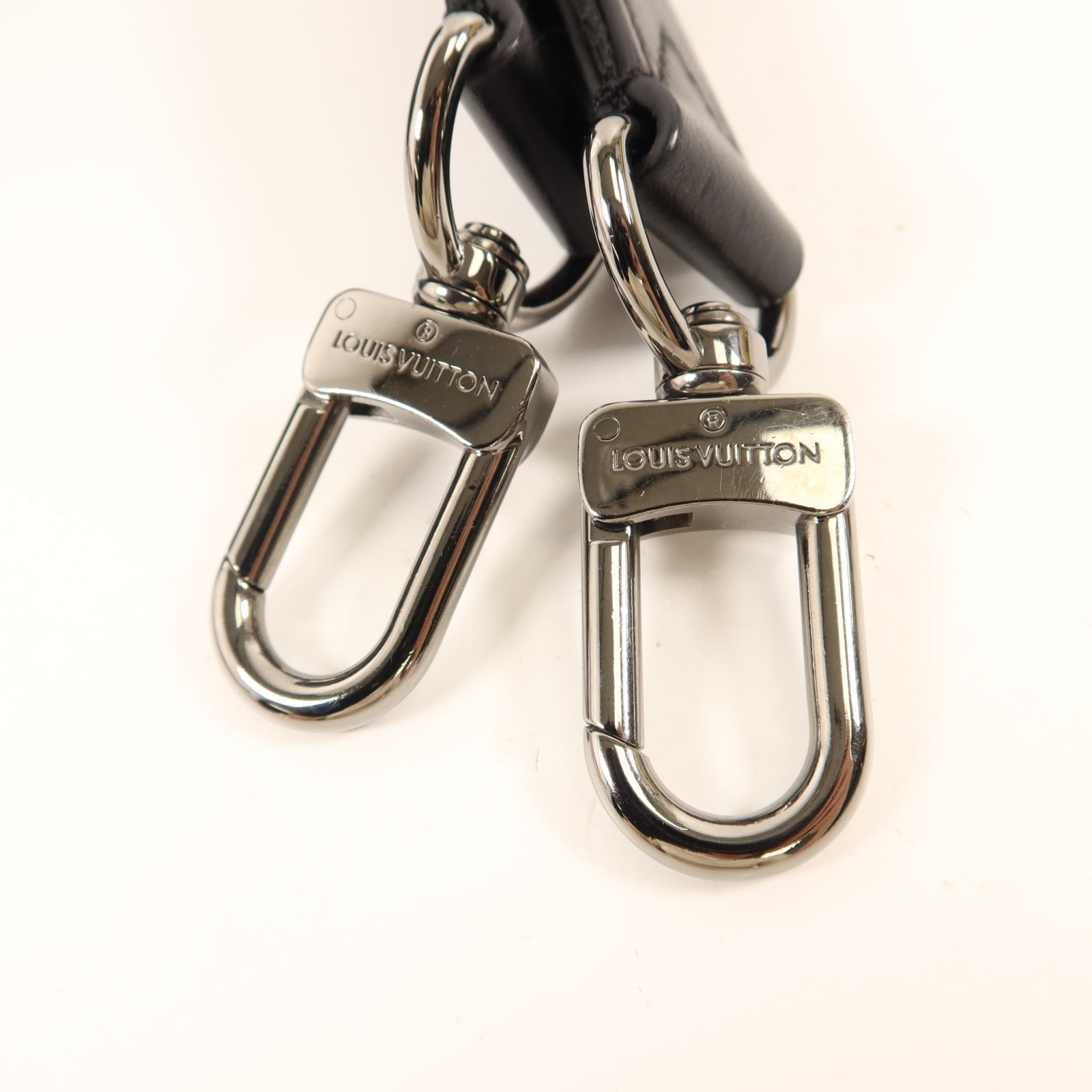 LOUIS VUITTON Monogram Eclipse Keepall Bandouliere 25銀扣手挽肩背兩用袋