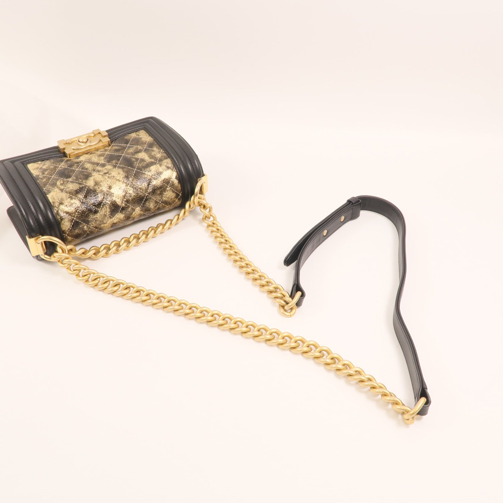 CHANEL 牛皮皮革Boy 20金扣鏈帶肩背袋