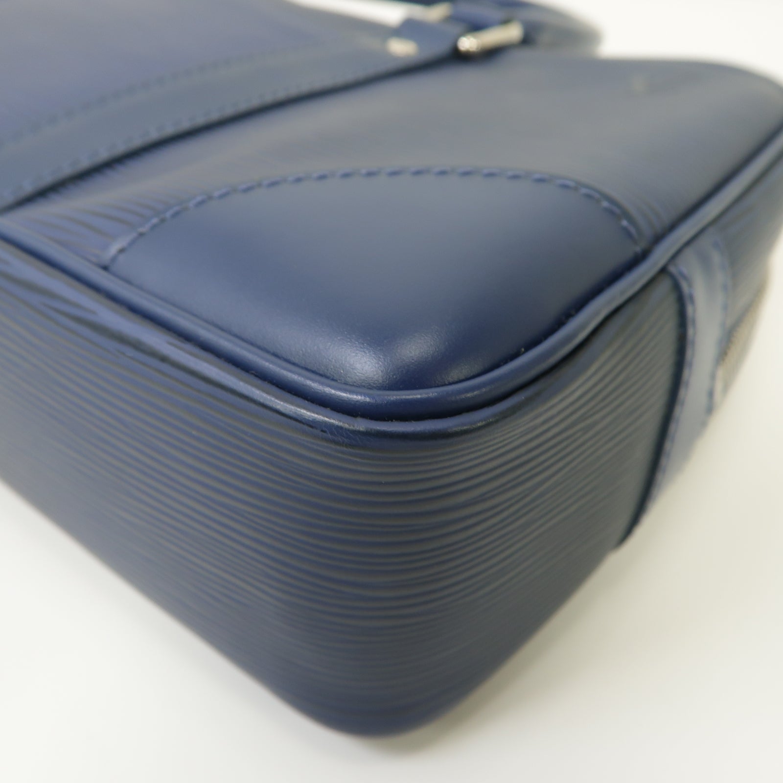 LOUIS VUITTON Epi Vivienne Long MM銀扣手挽袋藍色