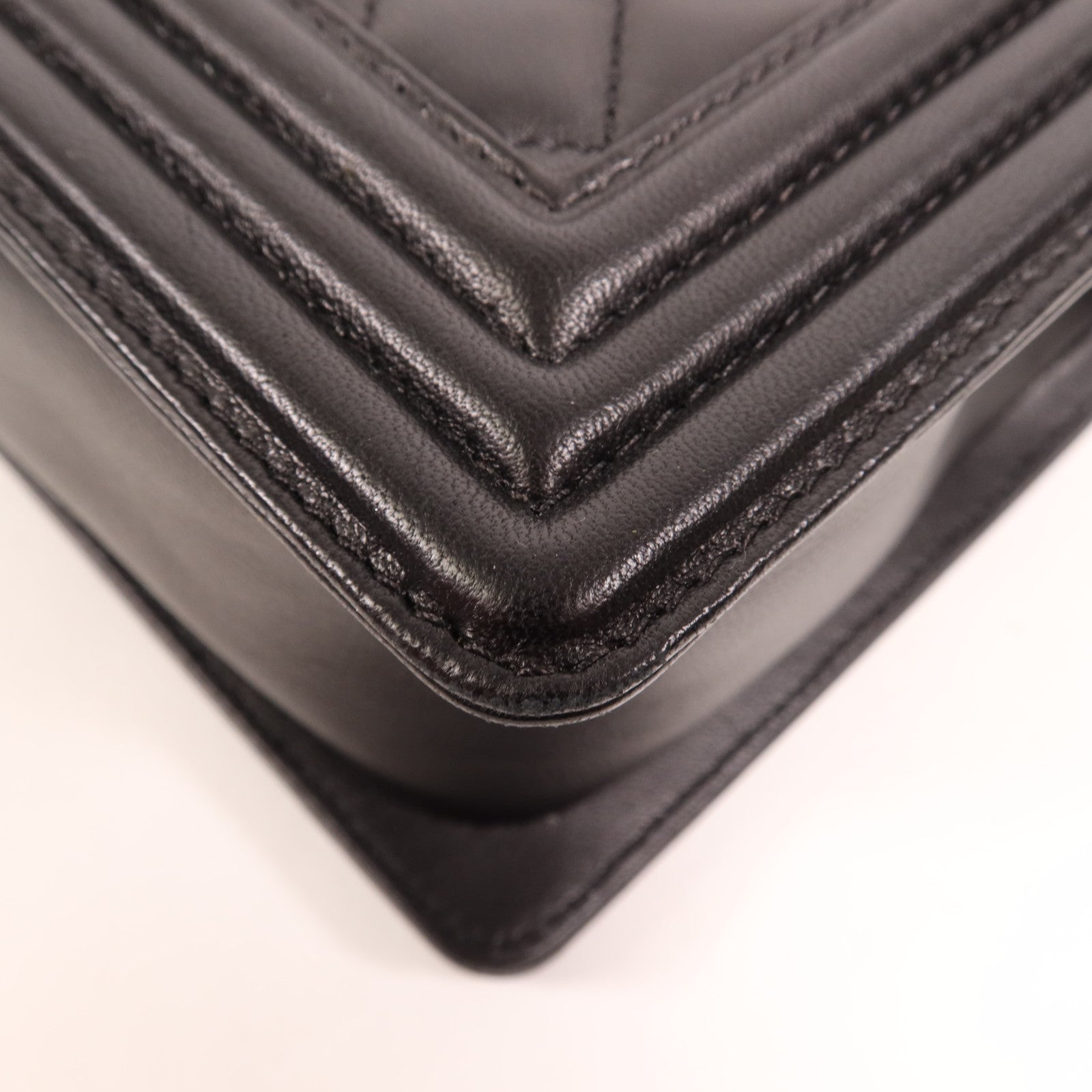 CHANEL 羊皮皮革Boy 25銀扣肩背袋