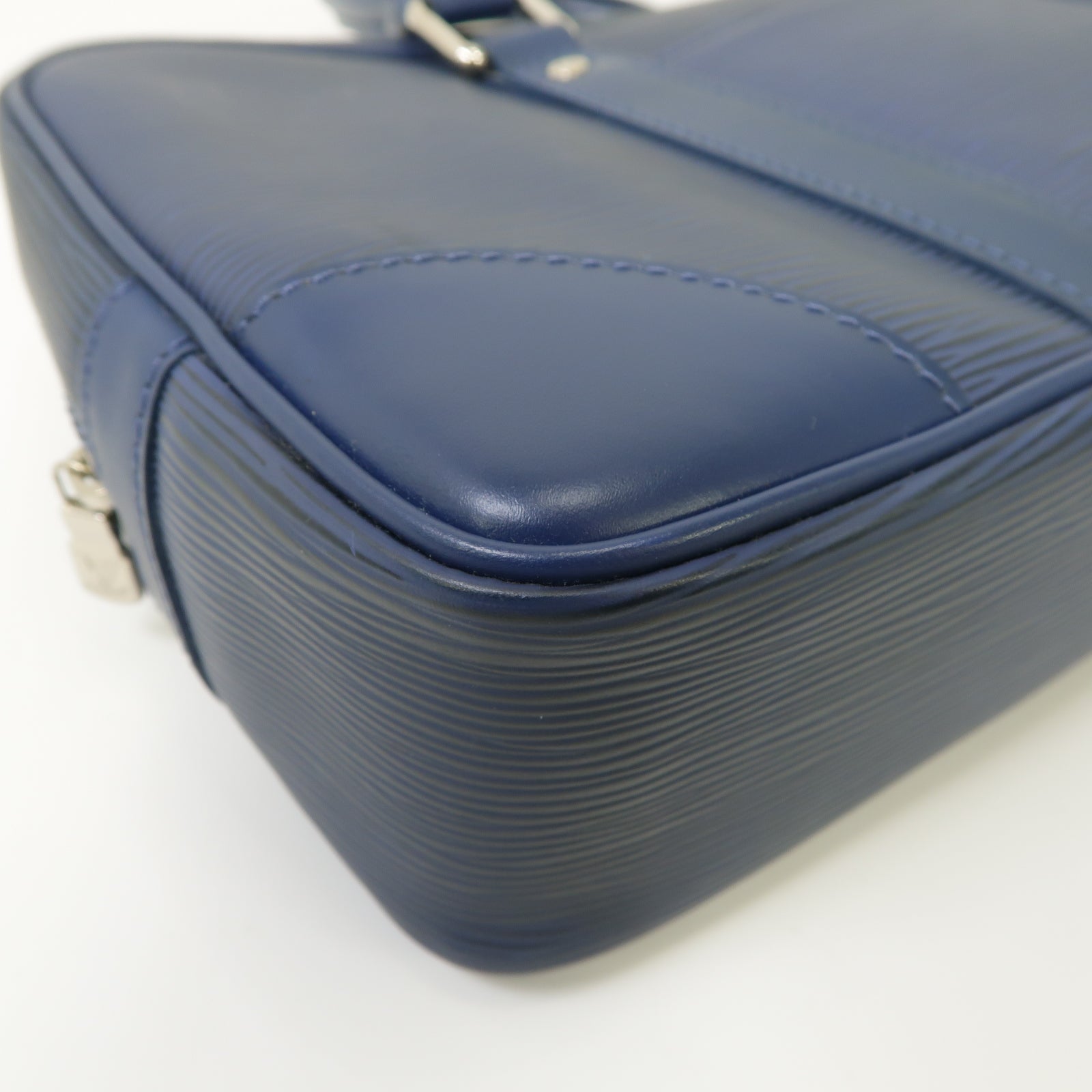 LOUIS VUITTON Epi Vivienne Long MM銀扣手挽袋藍色