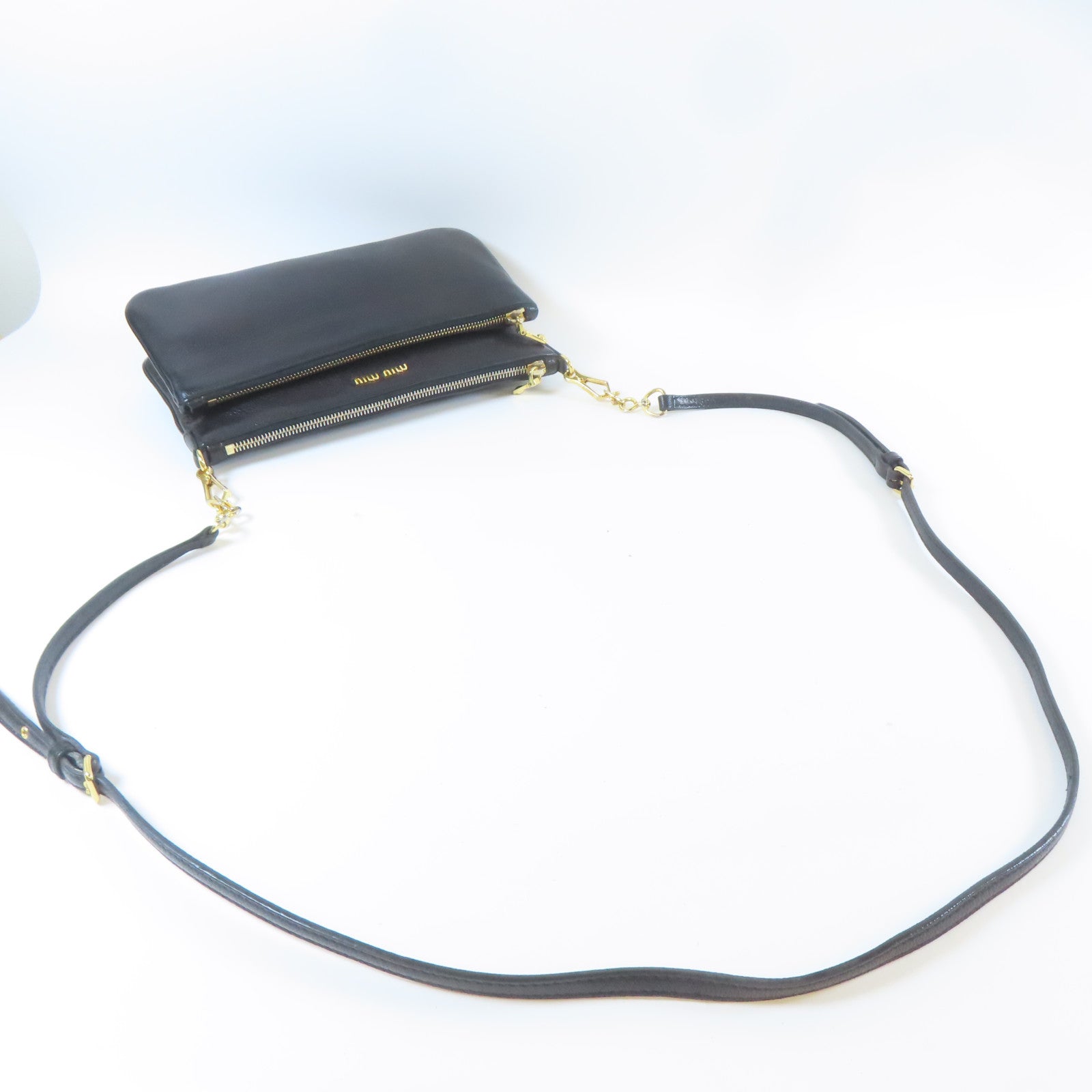 Miu Miu 皮革Shoulder Bag金扣肩背袋黑色