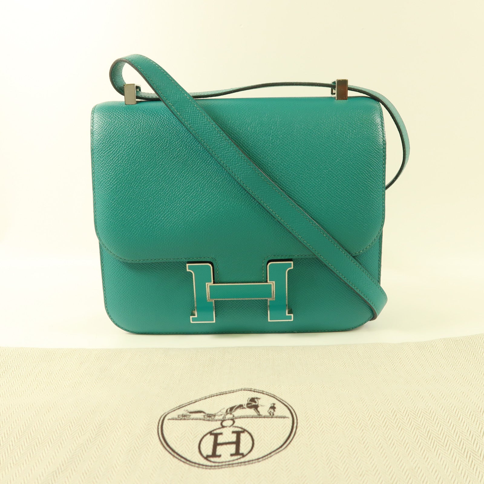 HERMES Epsom皮革Constance 24銀扣肩背袋Blue Paon/Menthe