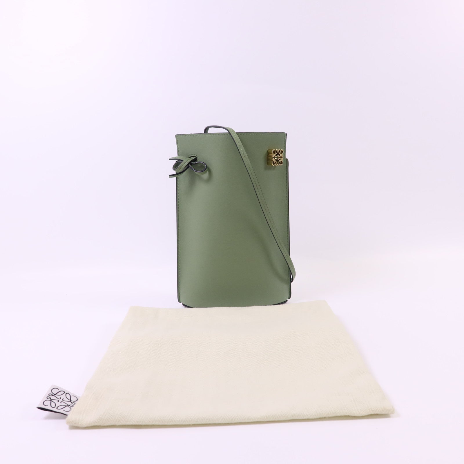 LOEWE 牛皮皮革Dice Pocket In Classic金扣肩背袋