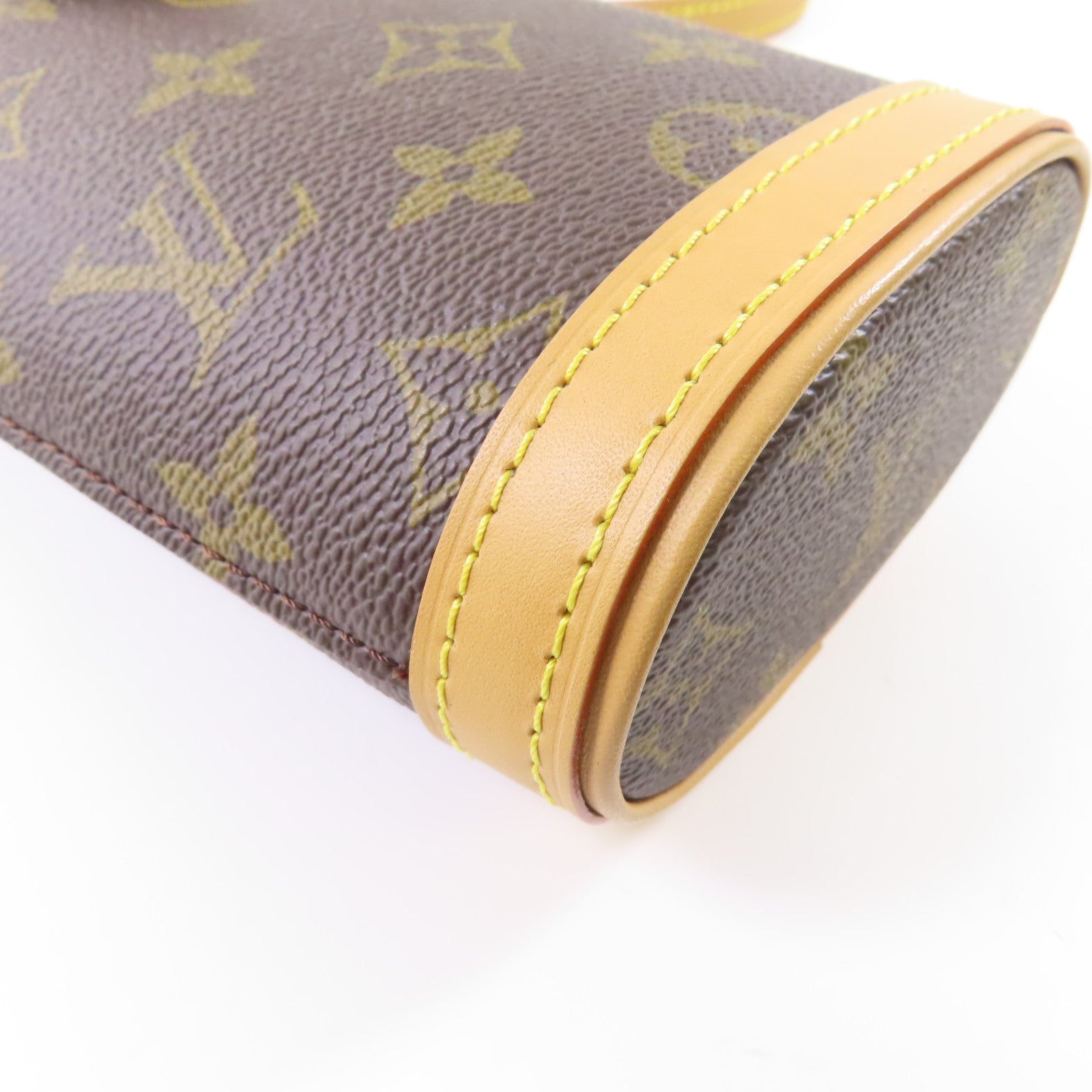LOUIS VUITTON Monogram Fold Me Pouch金扣肩背袋