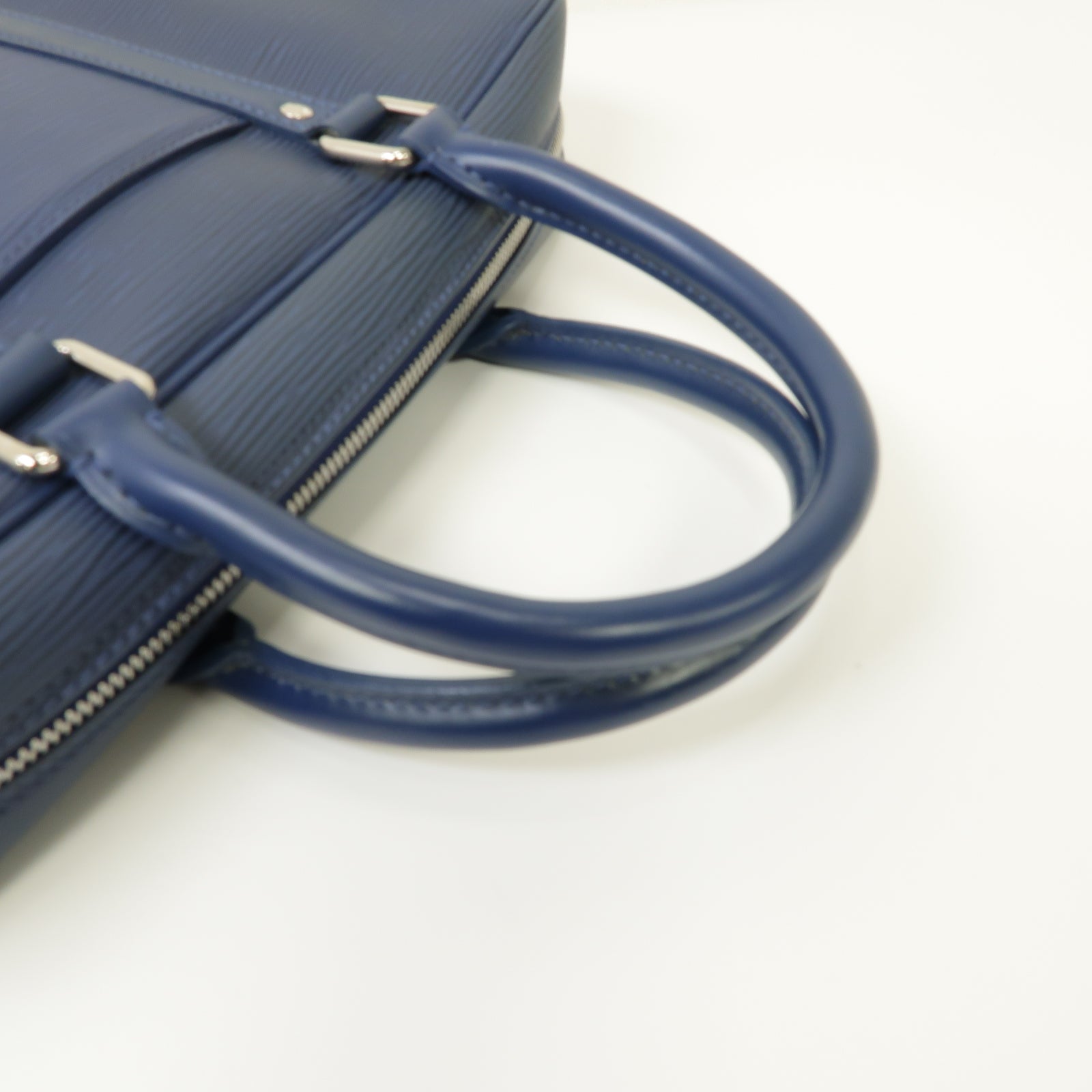 LOUIS VUITTON Epi Vivienne Long MM銀扣手挽袋藍色