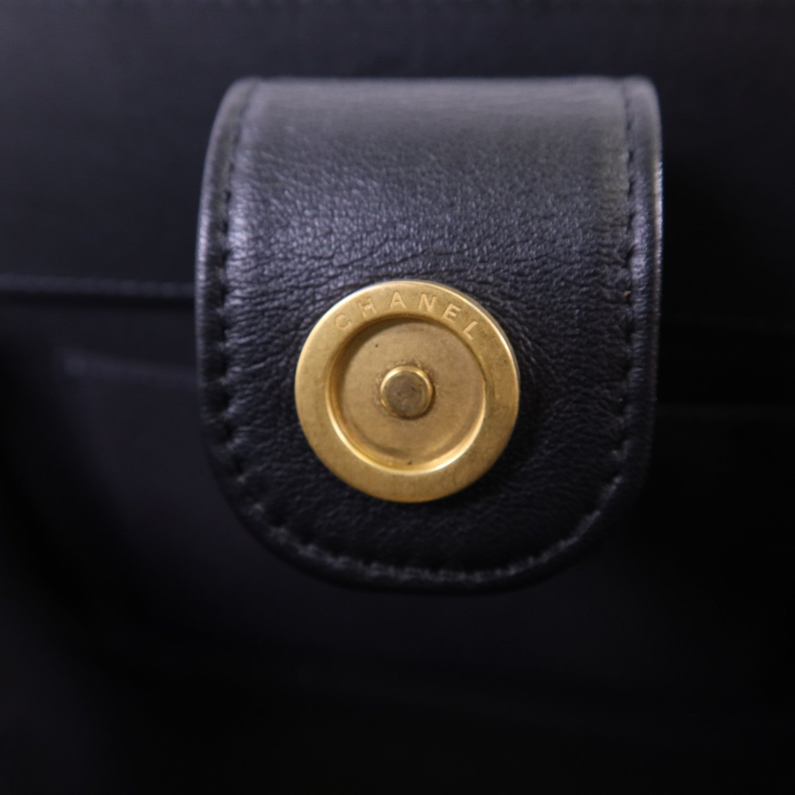 CHANEL 牛皮皮革Chain Shoulder Bag金扣鏈帶肩背袋
