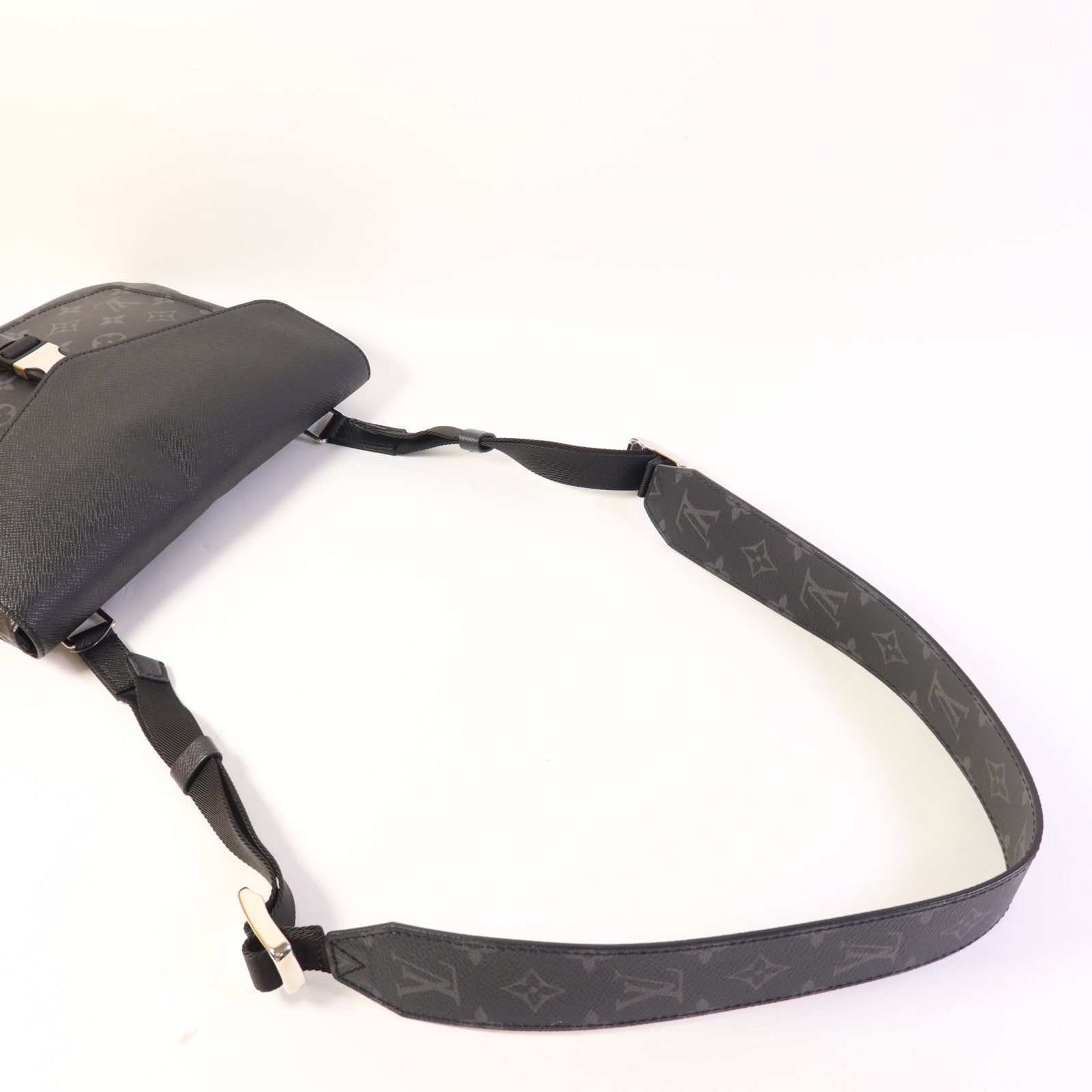 LOUIS VUITTON Taigarama Outdoor Flap Messenger銀扣肩背袋