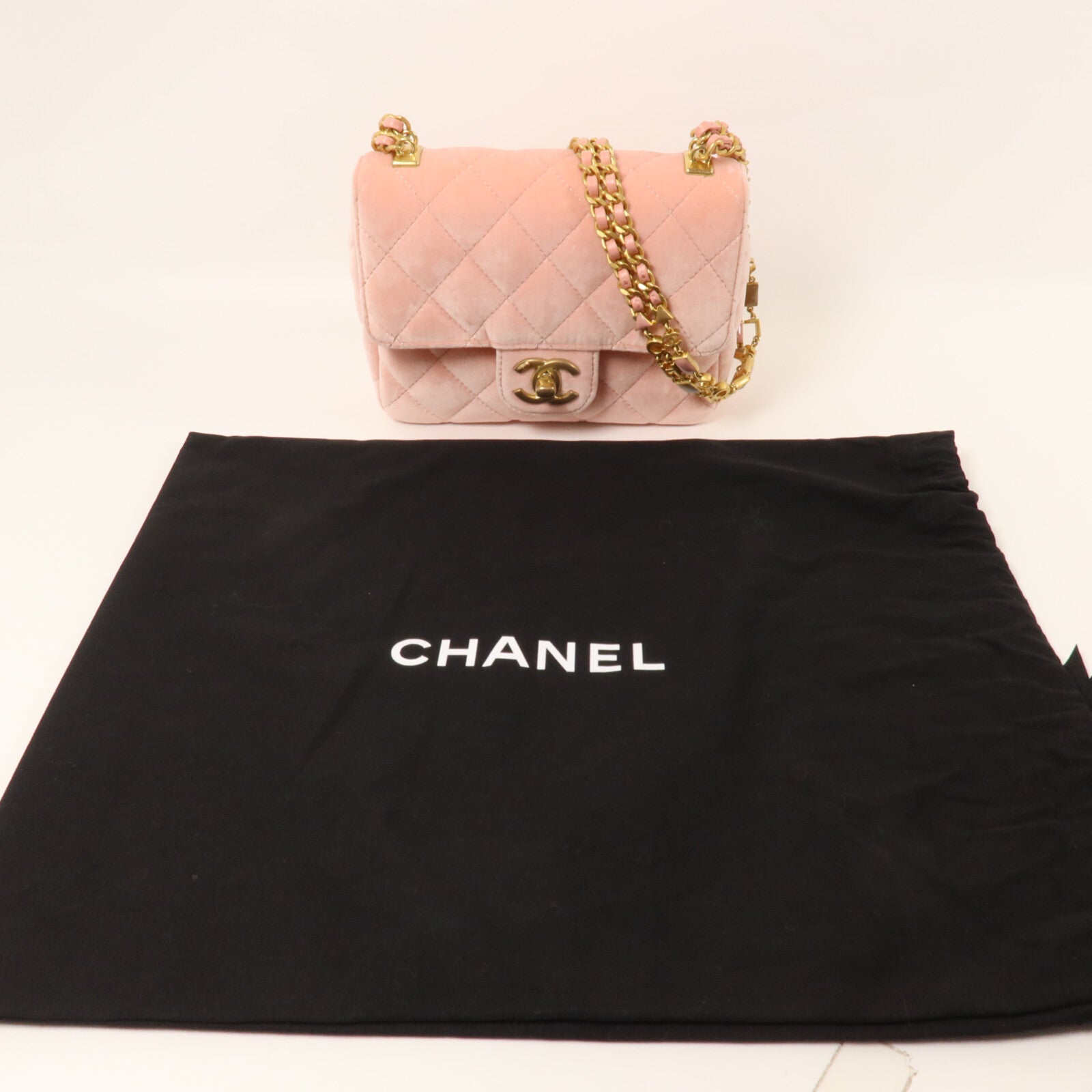 CHANEL 絨布Mini Velvet Enamel Flap Bag鏈帶肩背袋