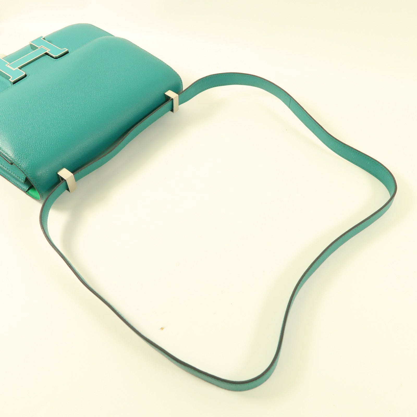 HERMES Epsom皮革Constance 24銀扣肩背袋Blue Paon/Menthe