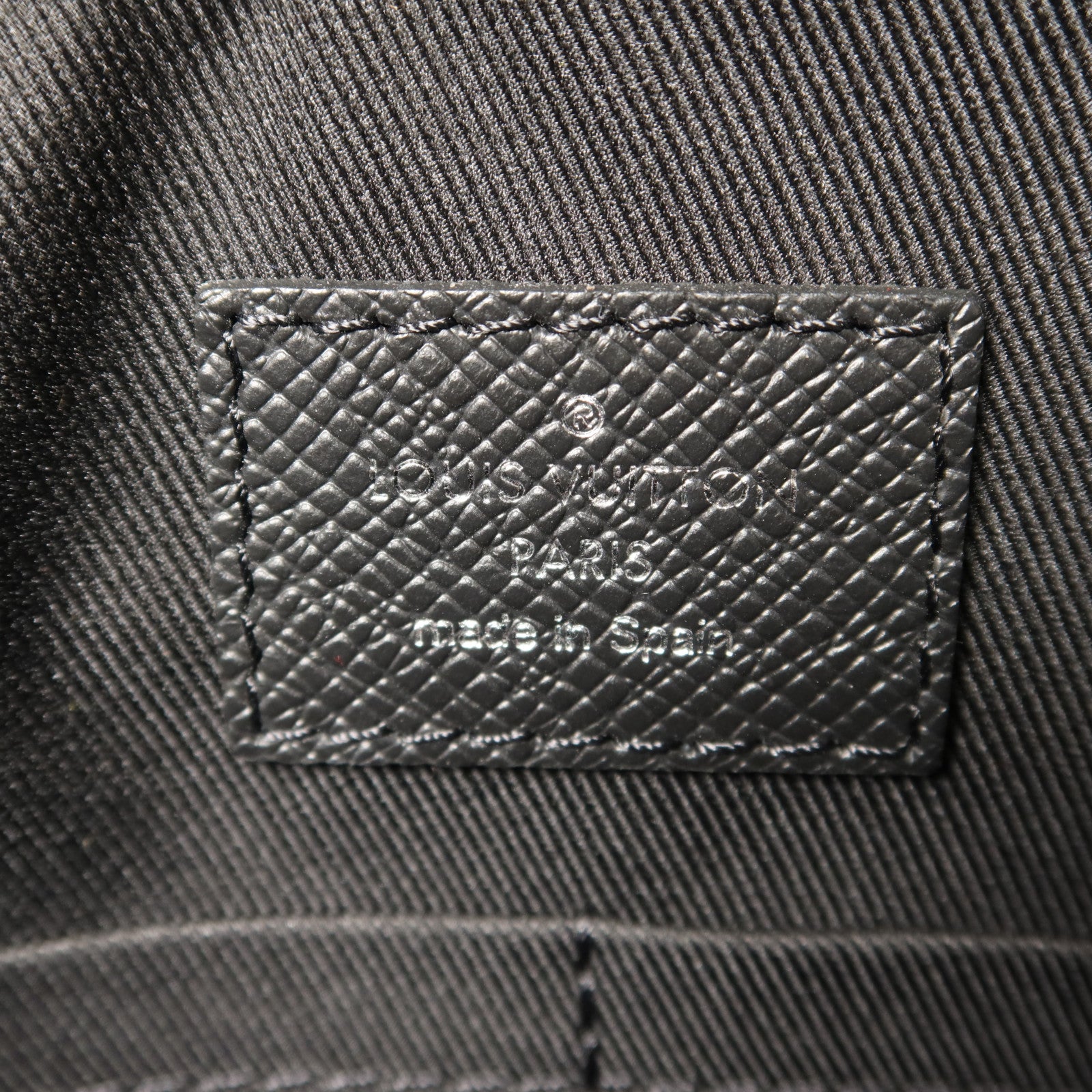 LOUIS VUITTON Taigarama Outdoor Flap Messenger銀扣肩背袋