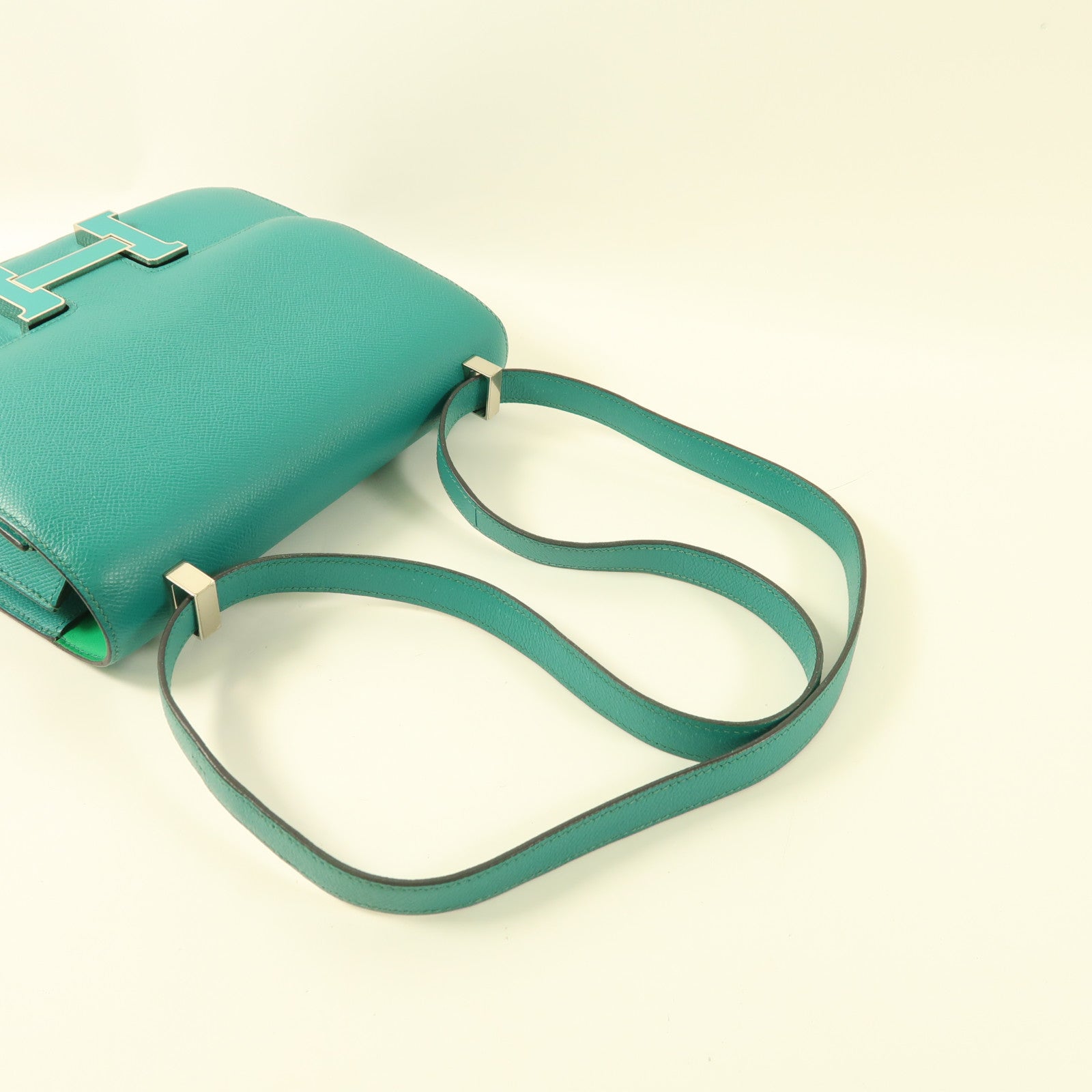 HERMES Epsom皮革Constance 24銀扣肩背袋Blue Paon/Menthe