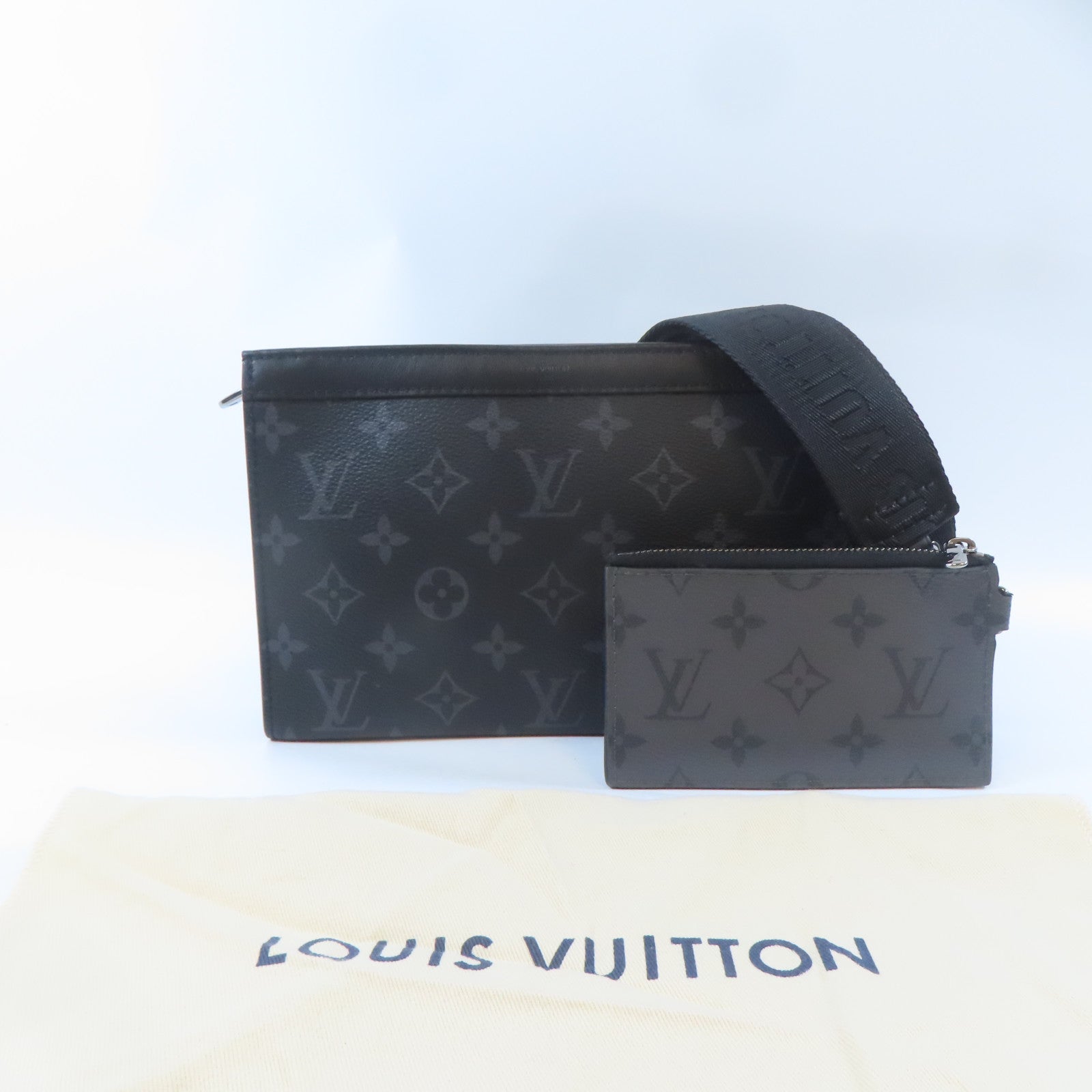 LOUIS VUITTON Monogram Eclipse Gaston銀扣肩背袋黑色