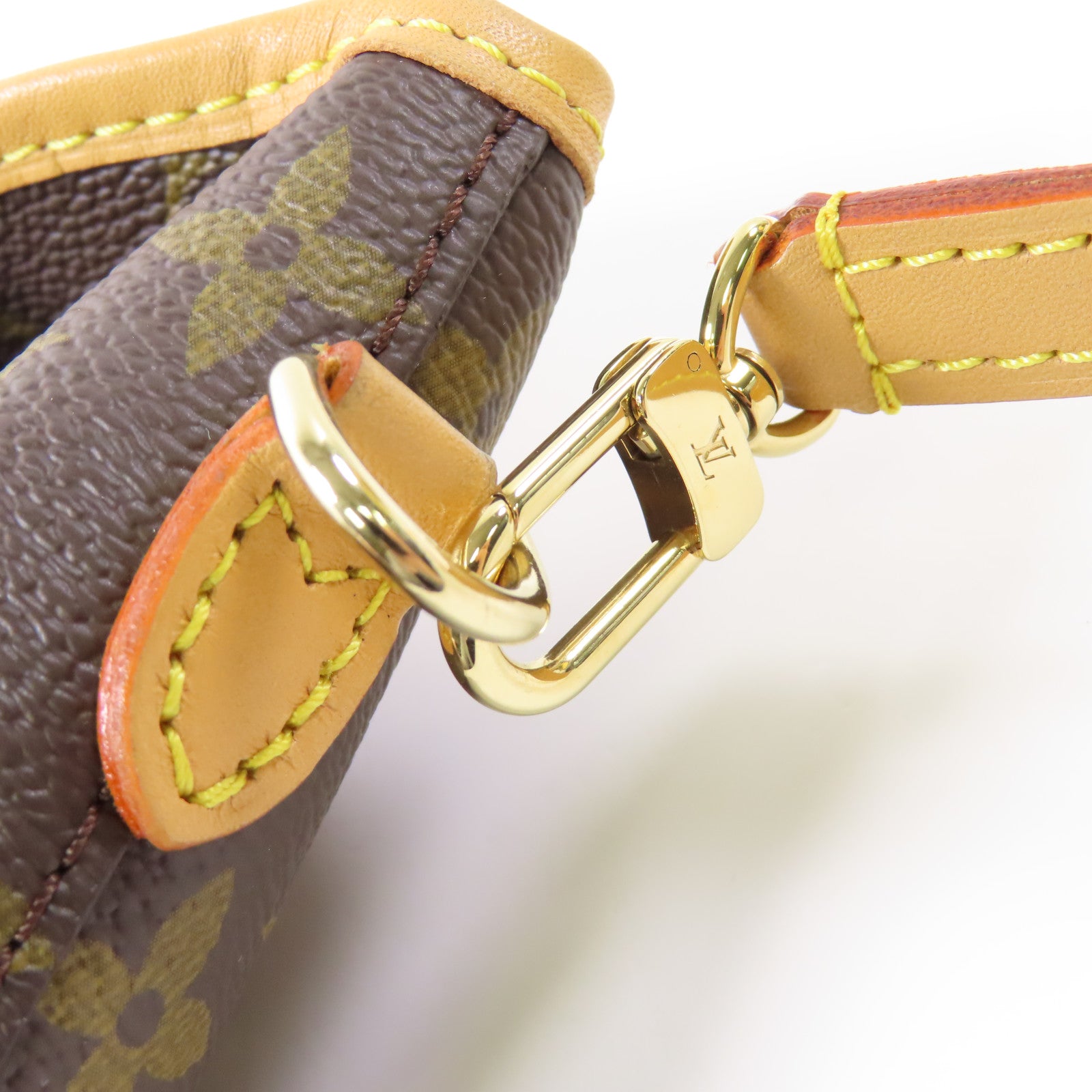 LOUIS VUITTON Monogram Fold Me Pouch金扣肩背袋