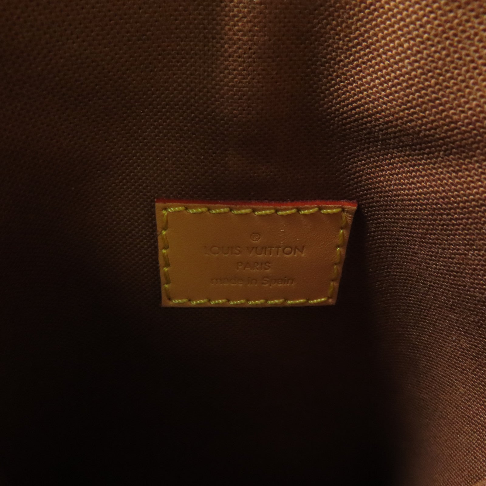 LOUIS VUITTON Monogram Fold Me Pouch金扣肩背袋