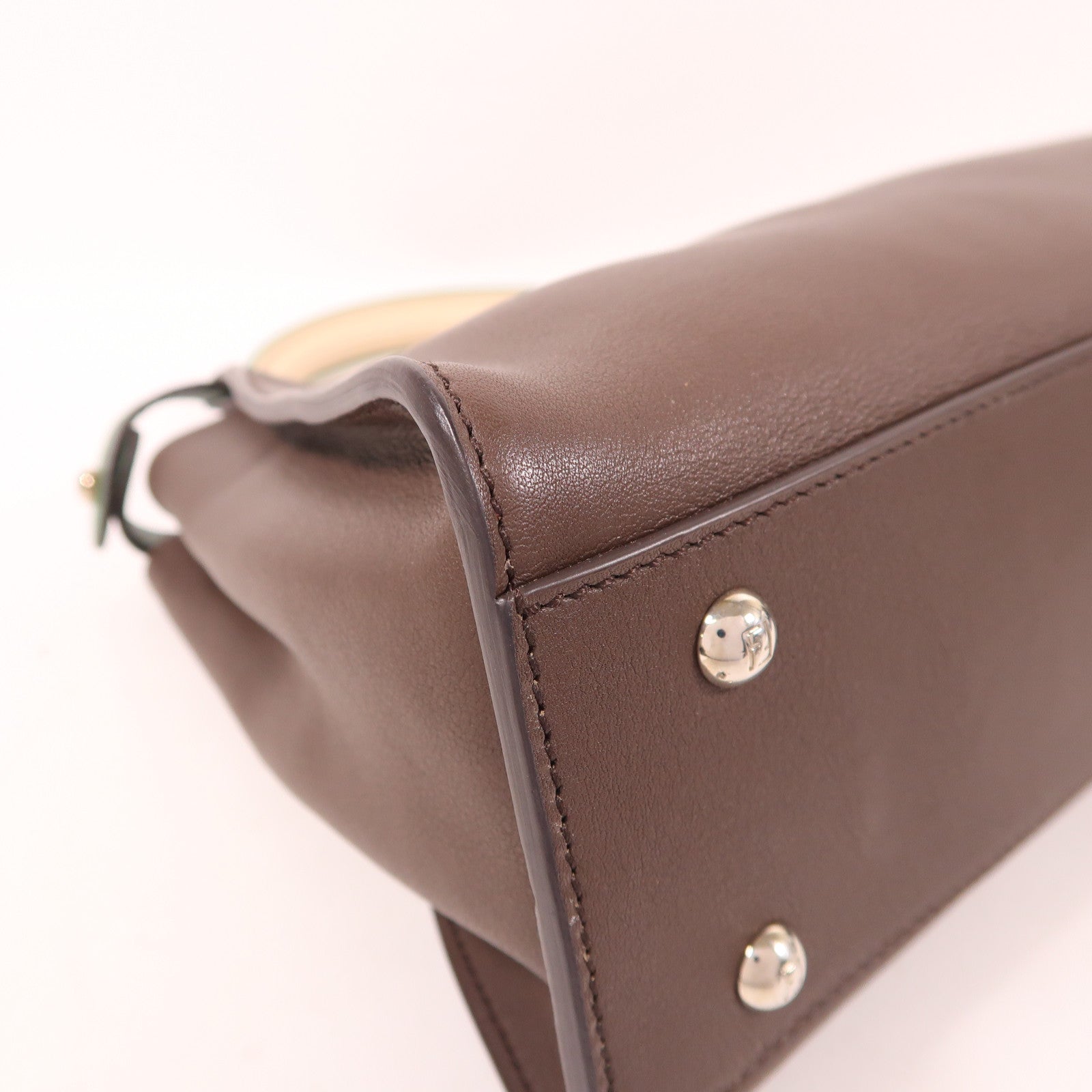FENDI 牛皮皮革Peekaboo Medium銀扣手挽袋