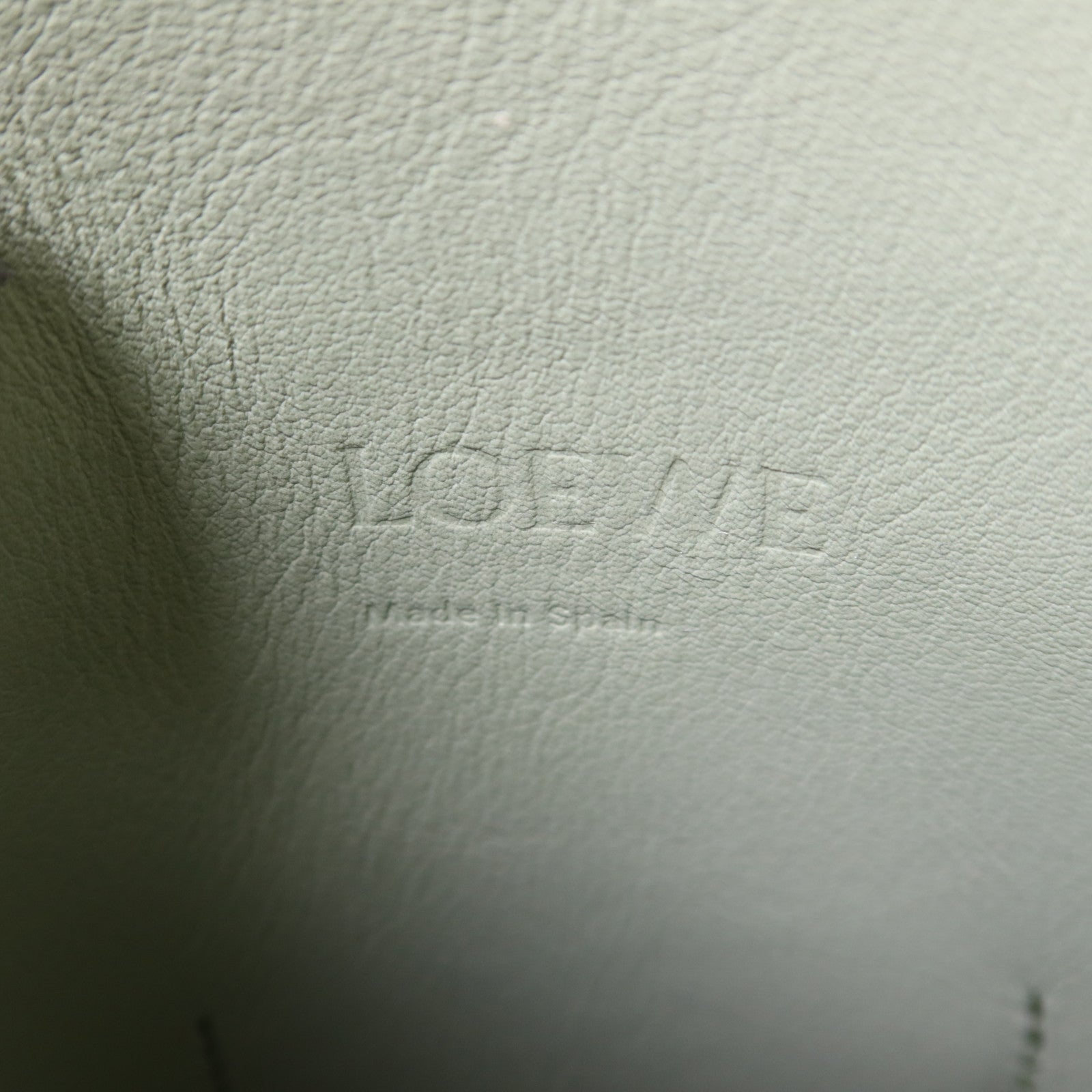 LOEWE 牛皮皮革Dice Pocket In Classic金扣肩背袋