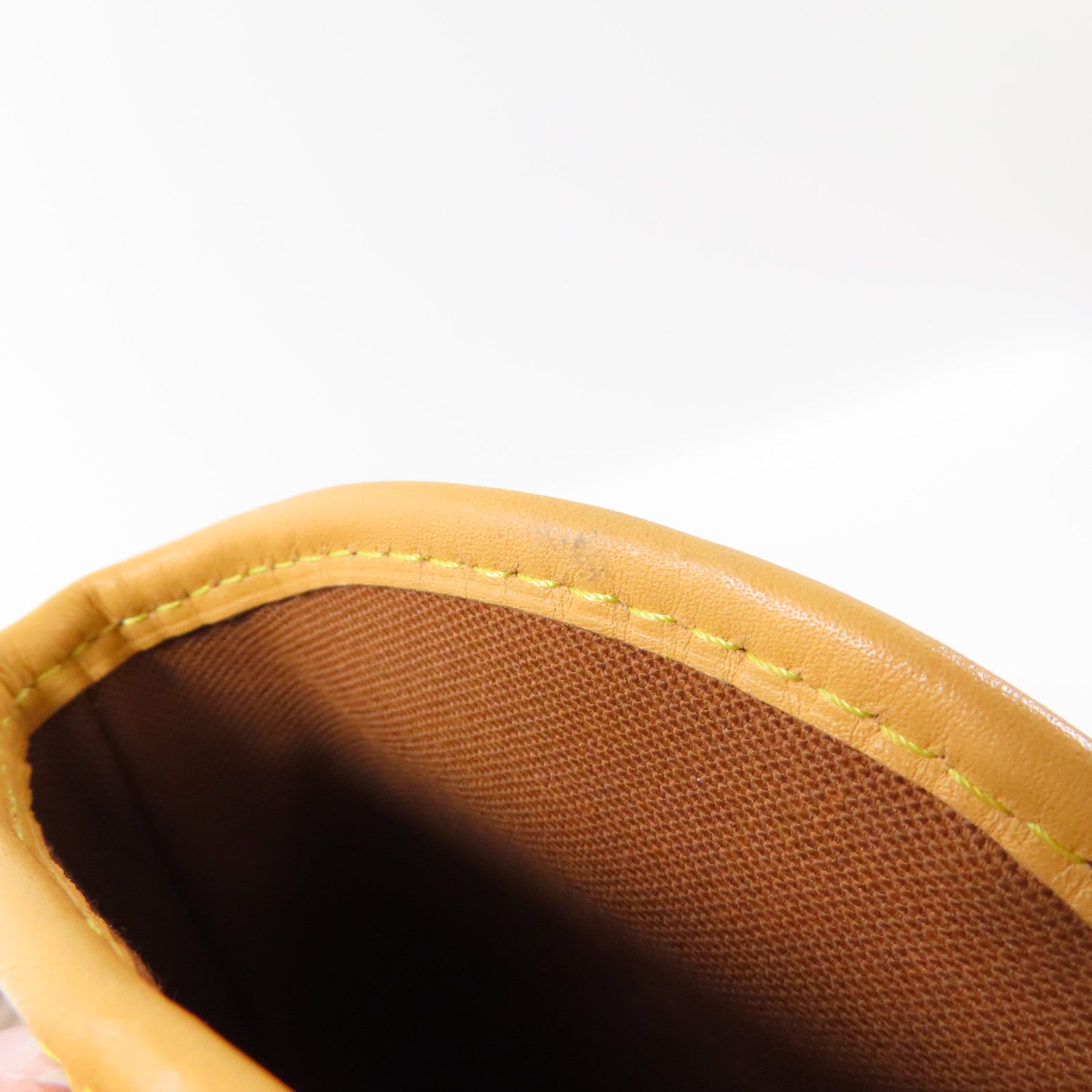 LOUIS VUITTON Monogram Fold Me Pouch金扣肩背袋