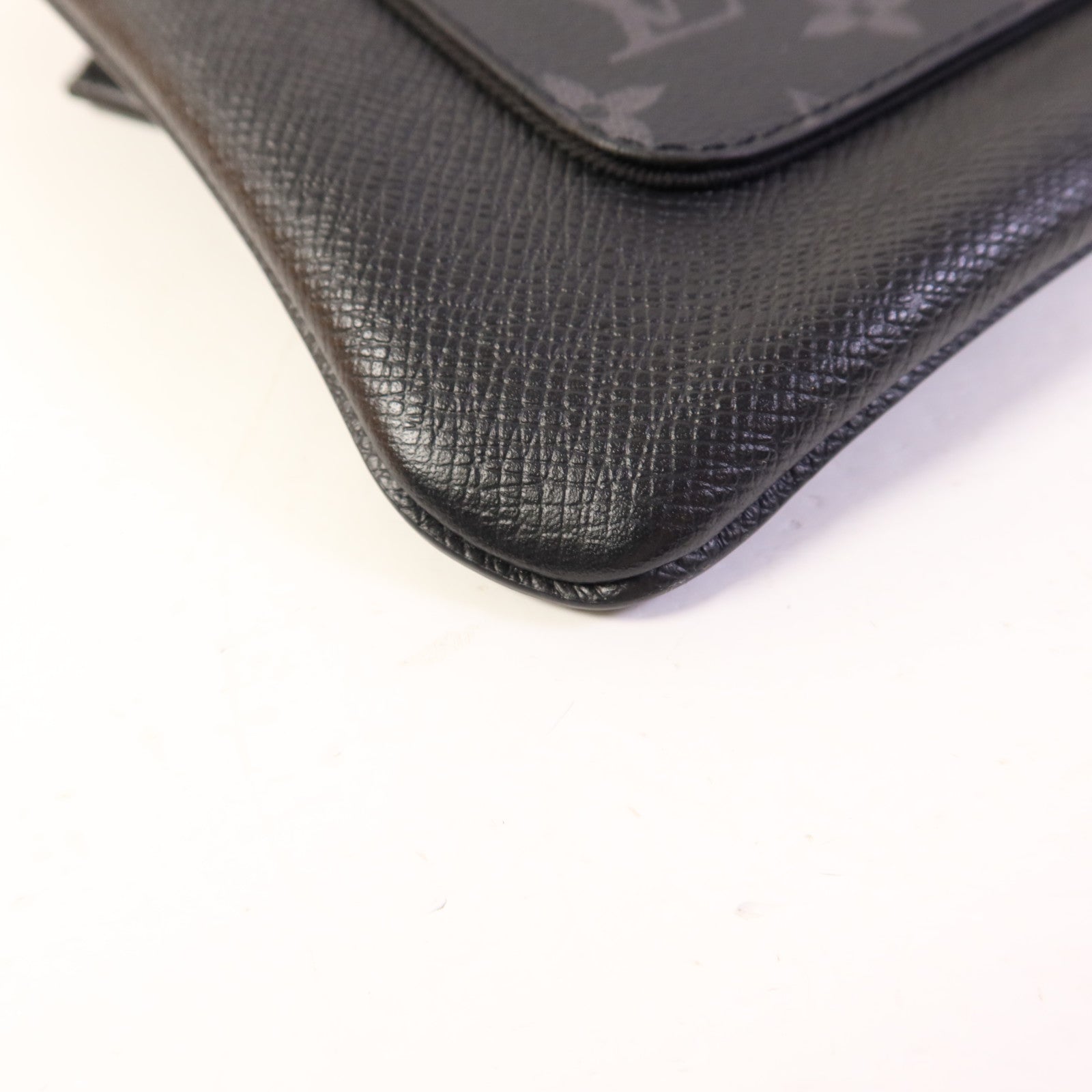 LOUIS VUITTON Taigarama Outdoor Flap Messenger銀扣肩背袋