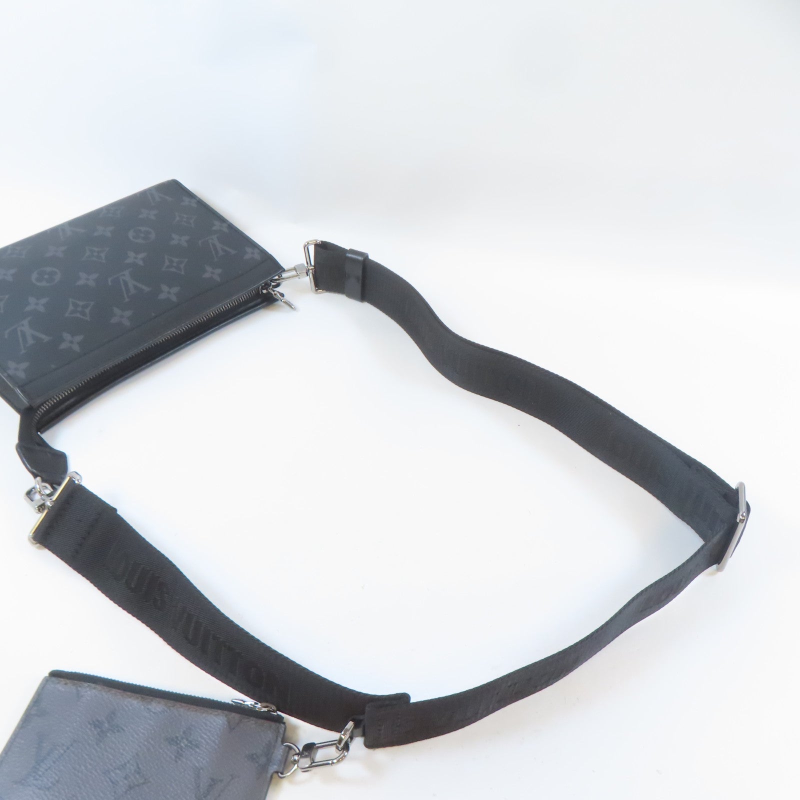 LOUIS VUITTON Monogram Eclipse Gaston銀扣肩背袋黑色