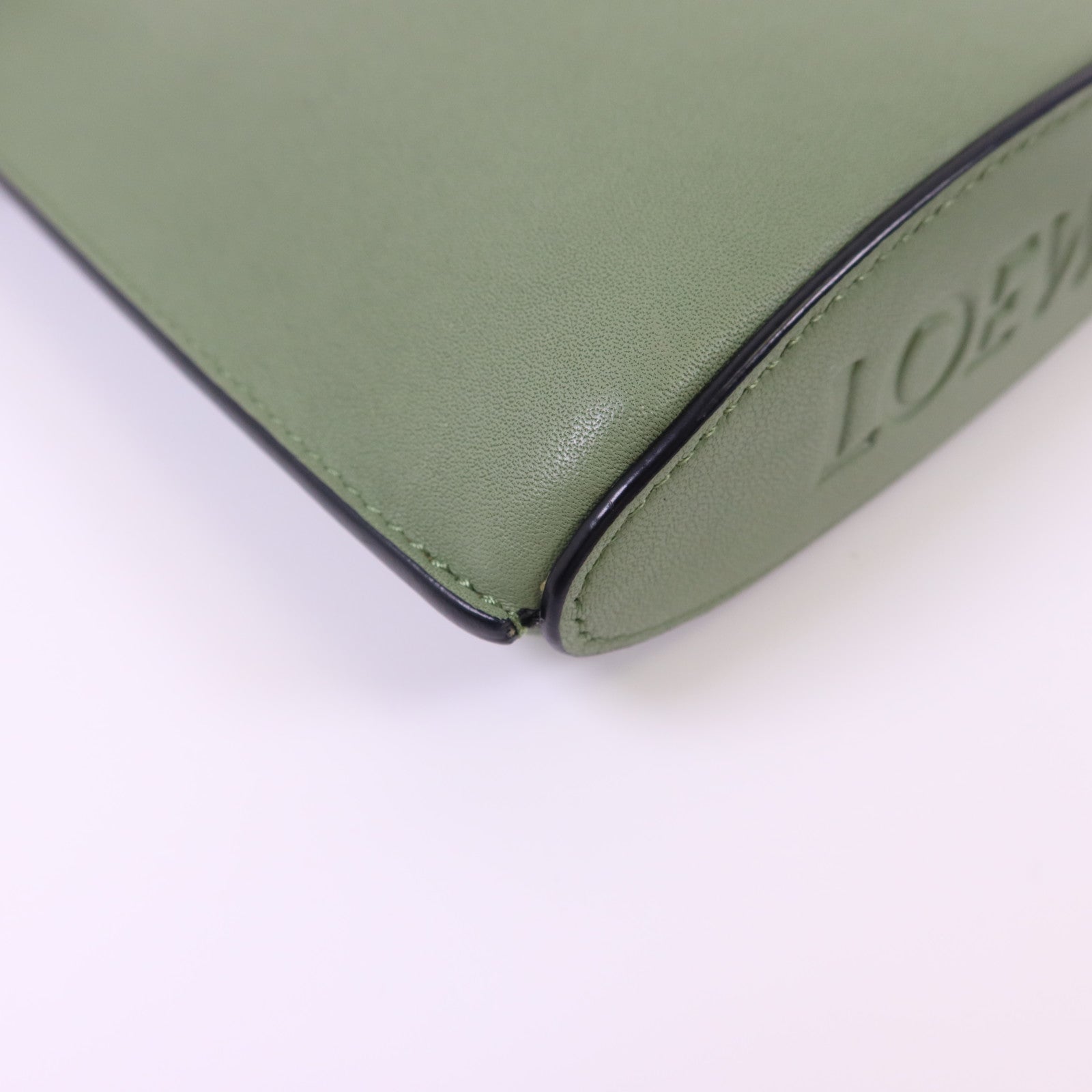 LOEWE 牛皮皮革Dice Pocket In Classic金扣肩背袋
