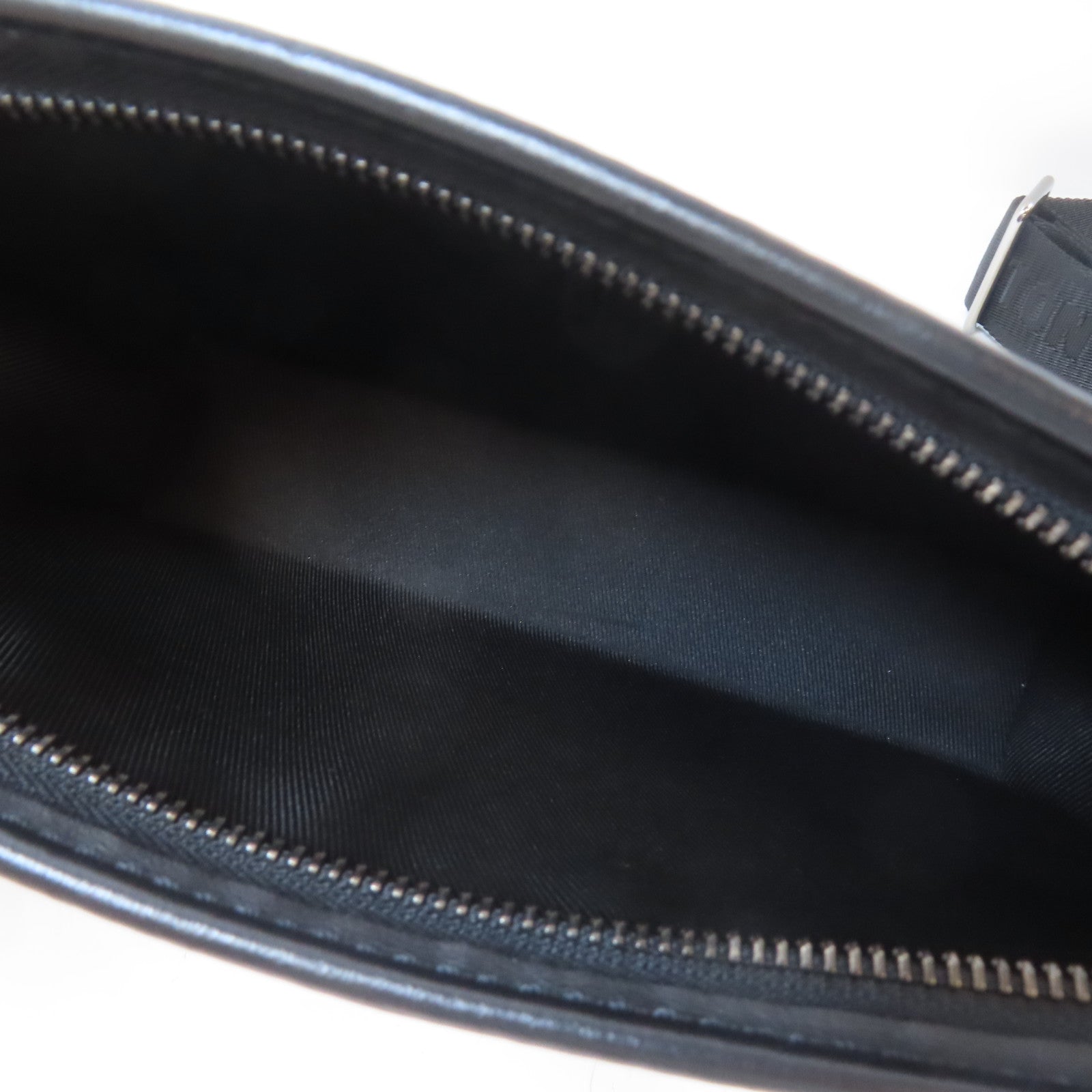 LOUIS VUITTON Monogram Eclipse Gaston銀扣肩背袋黑色