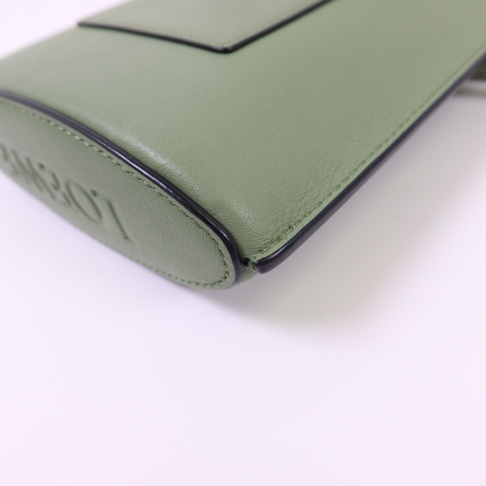 LOEWE 牛皮皮革Dice Pocket In Classic金扣肩背袋