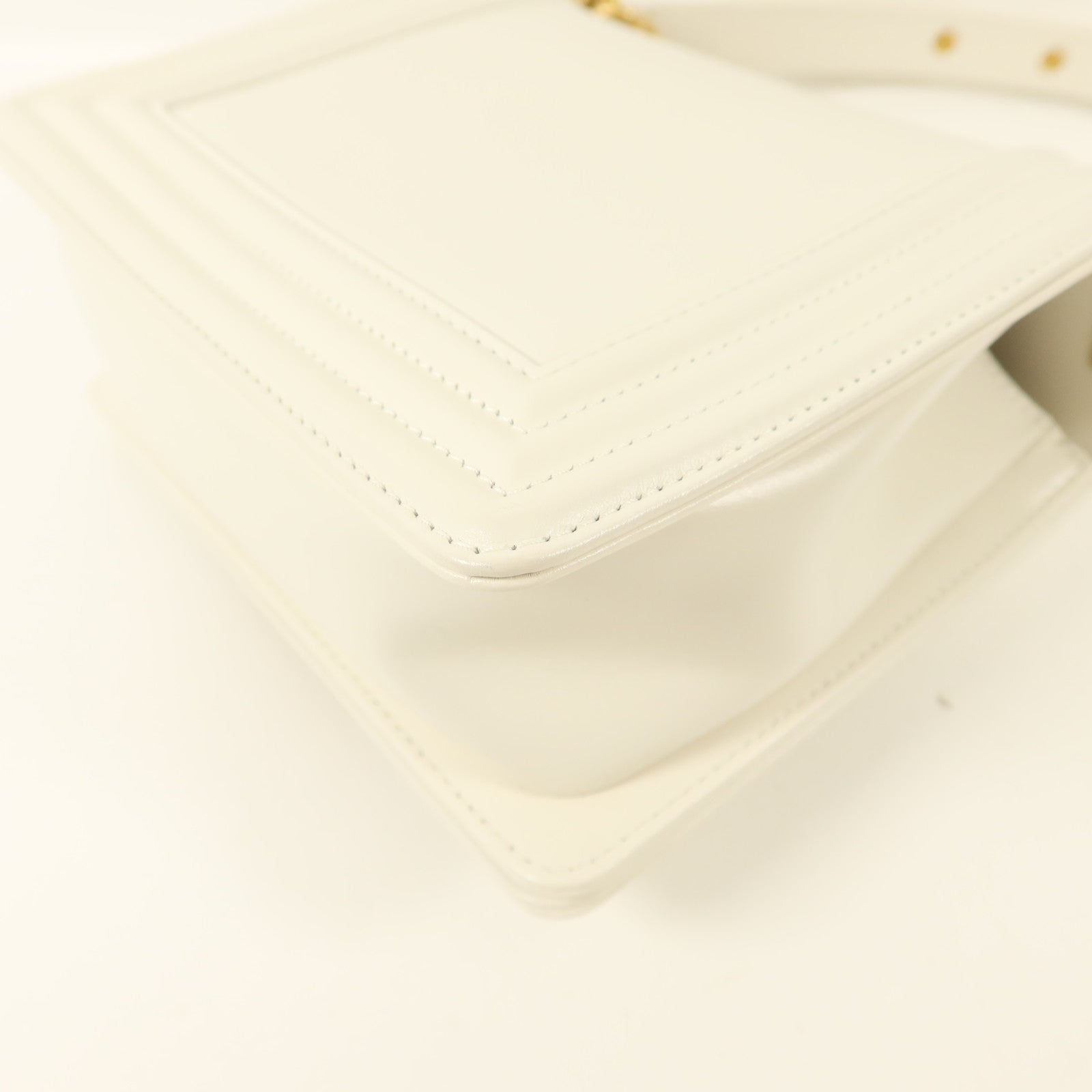 CHANEL 牛皮皮革Mini Boy鏈帶肩背袋