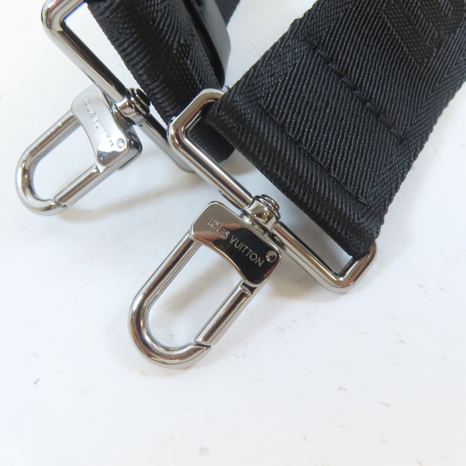 LOUIS VUITTON Monogram Eclipse Gaston銀扣肩背袋黑色