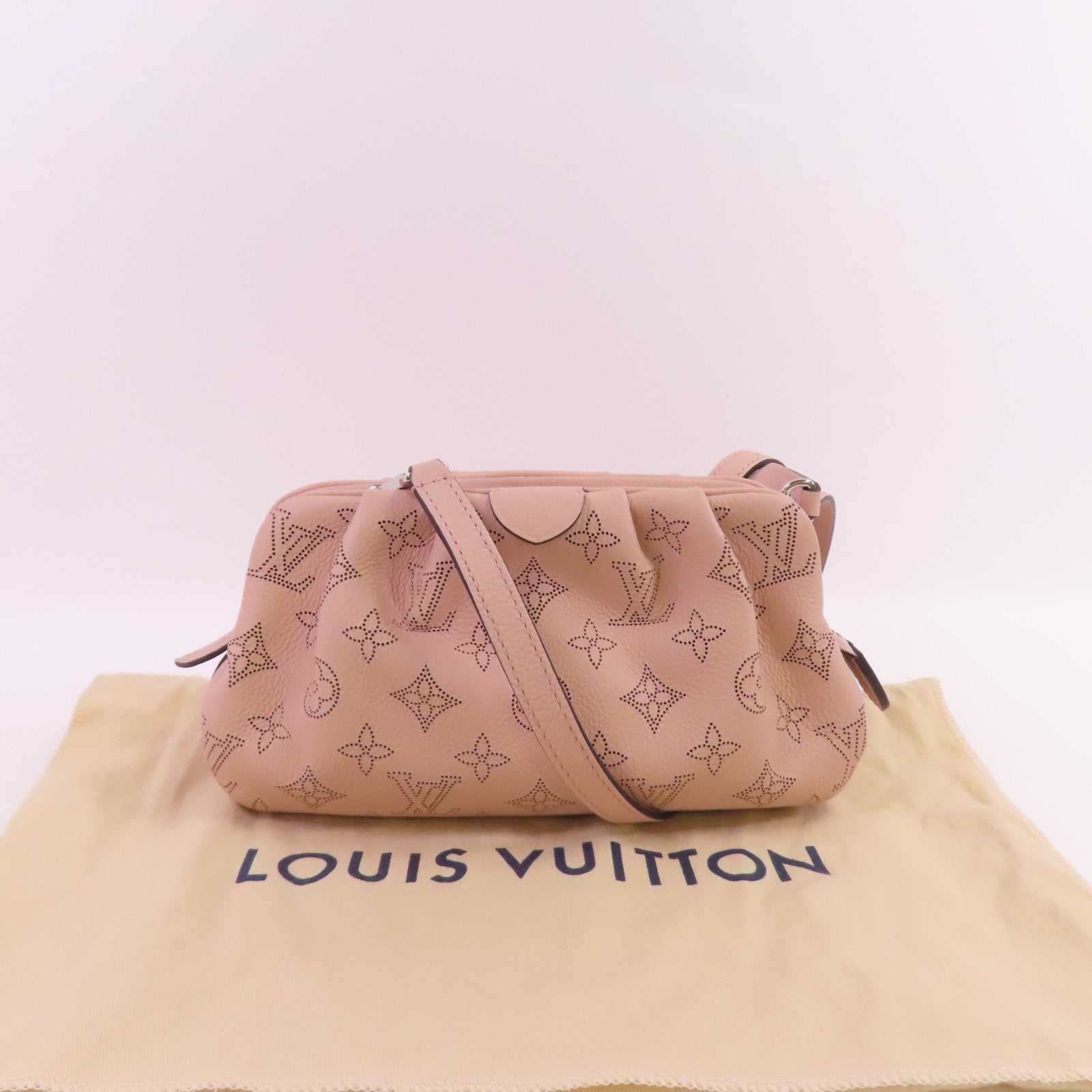 LOUIS VUITTON Monogram Mahina Scala Mini Pouch銀扣肩背袋