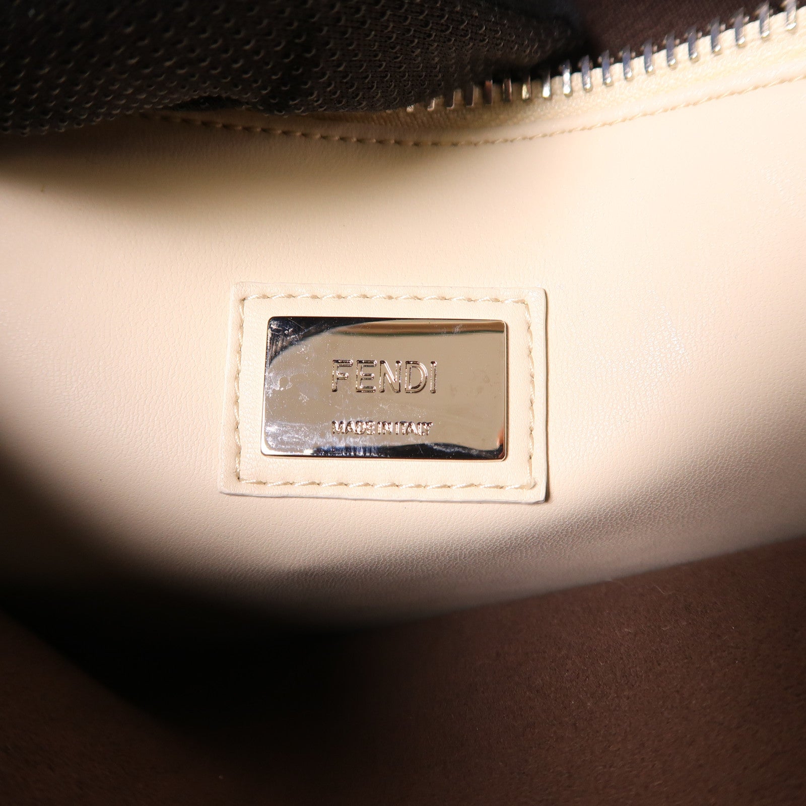 FENDI 牛皮皮革Peekaboo Medium銀扣手挽袋