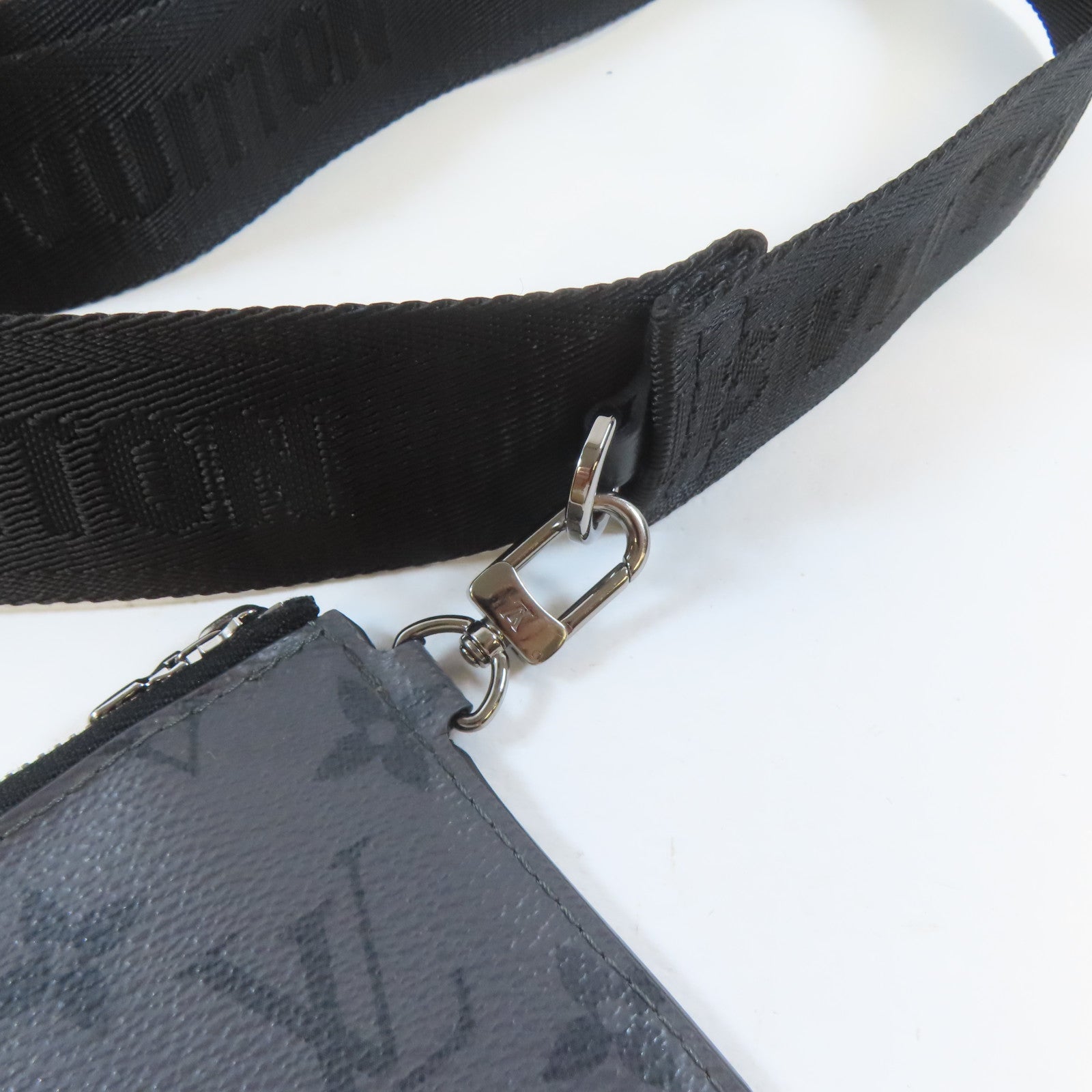 LOUIS VUITTON Monogram Eclipse Gaston銀扣肩背袋黑色