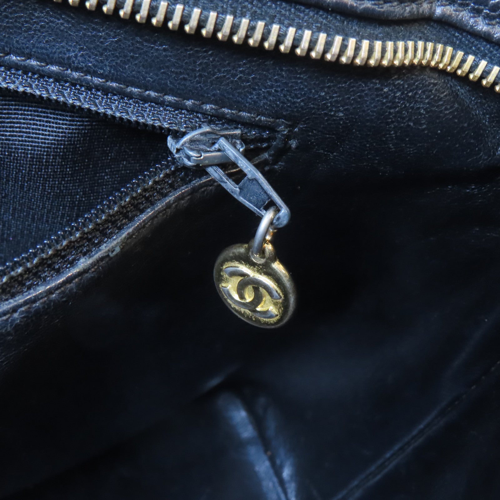 CHANEL (PRICE DOWN) Quilted CC Medallion Tote Bag Shoulder Bag Calfskin Leather Black
