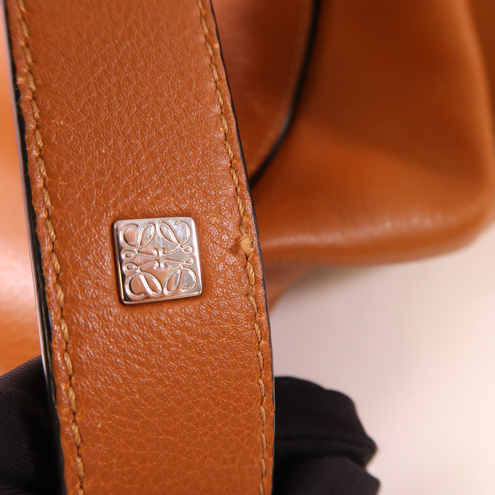 LOEWE 牛皮皮革Hammock銀扣手挽肩背兩用袋