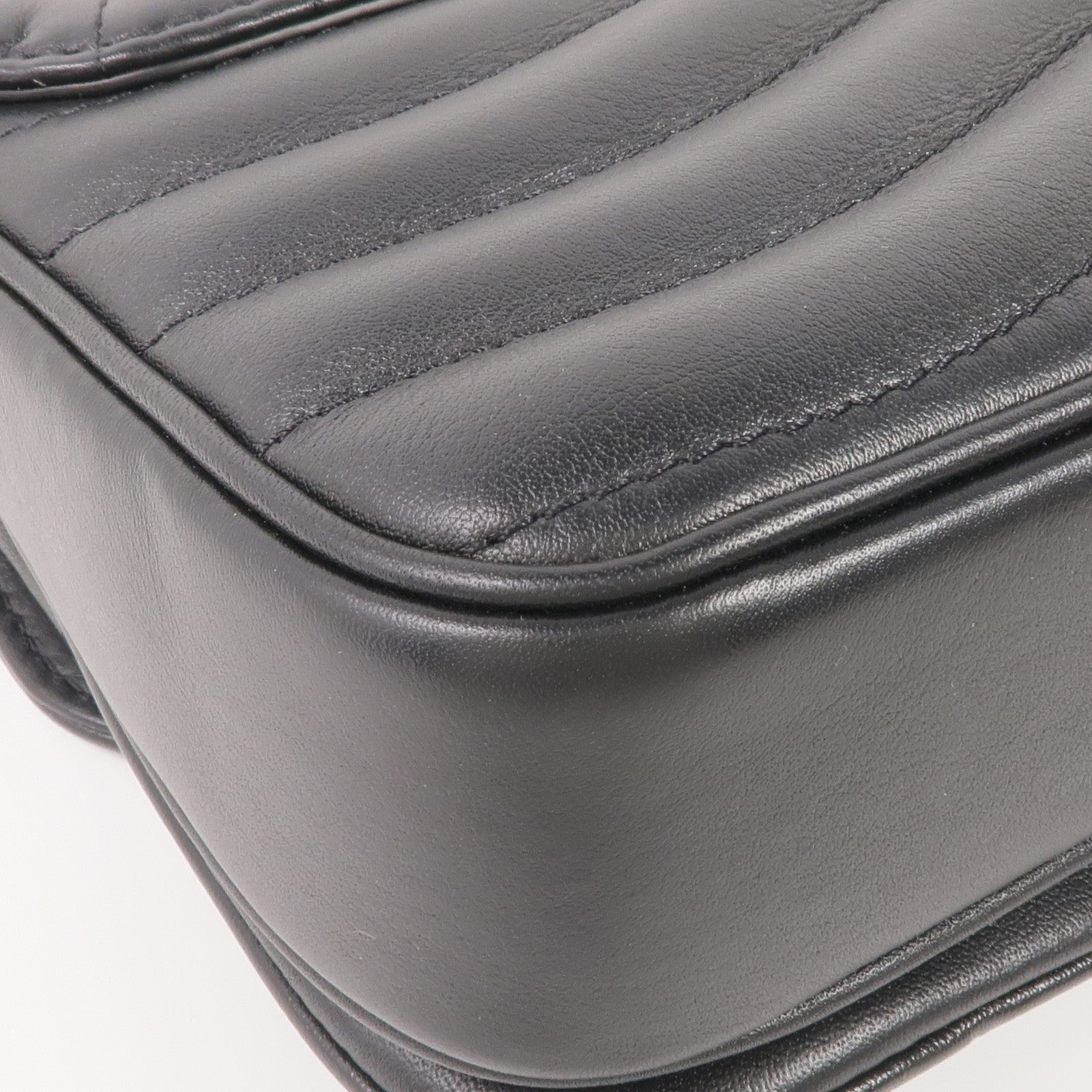 LOUIS VUITTON 牛皮皮革New Wave Chain Bag PM金扣鏈帶肩背袋