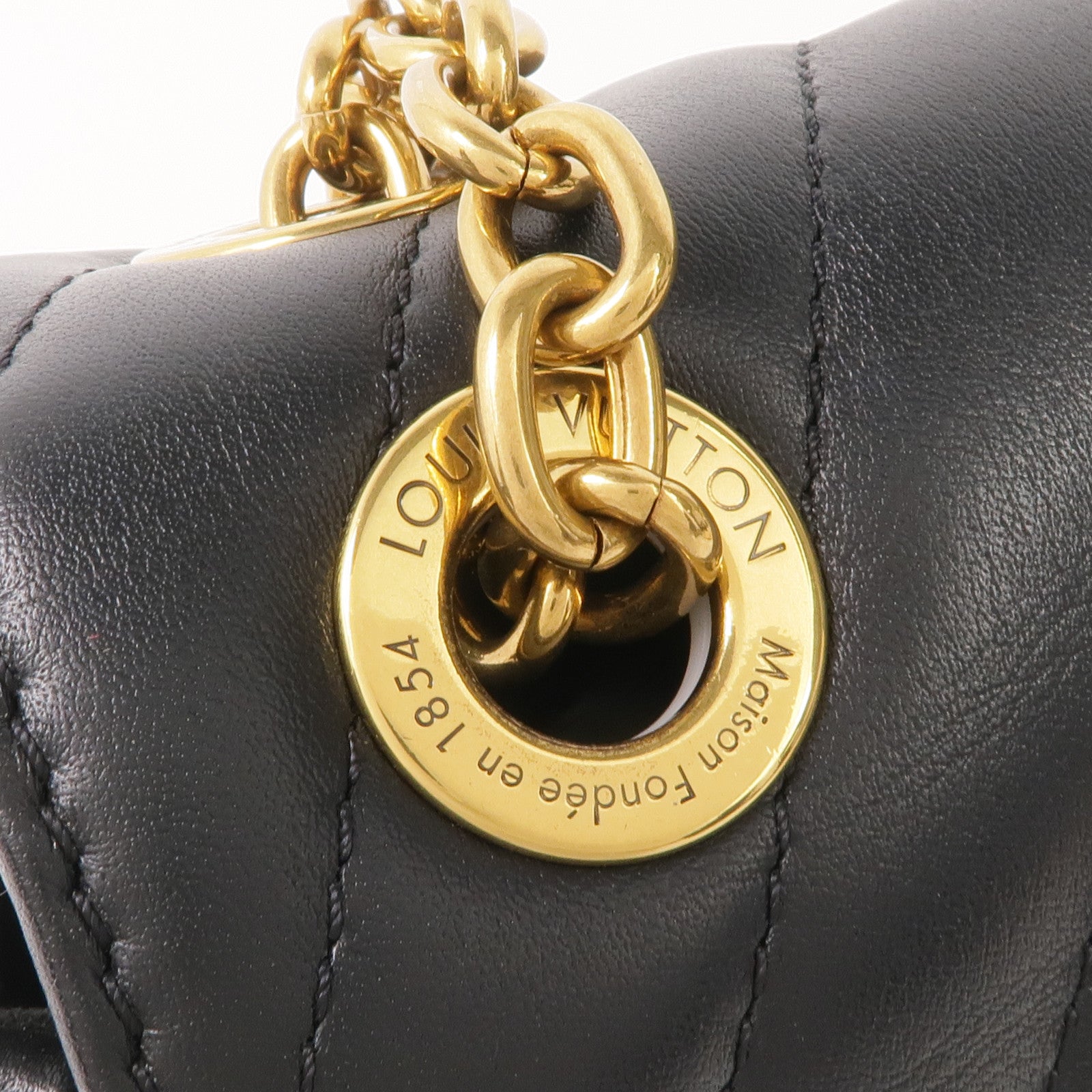 LOUIS VUITTON 牛皮皮革New Wave Chain Bag PM金扣鏈帶肩背袋