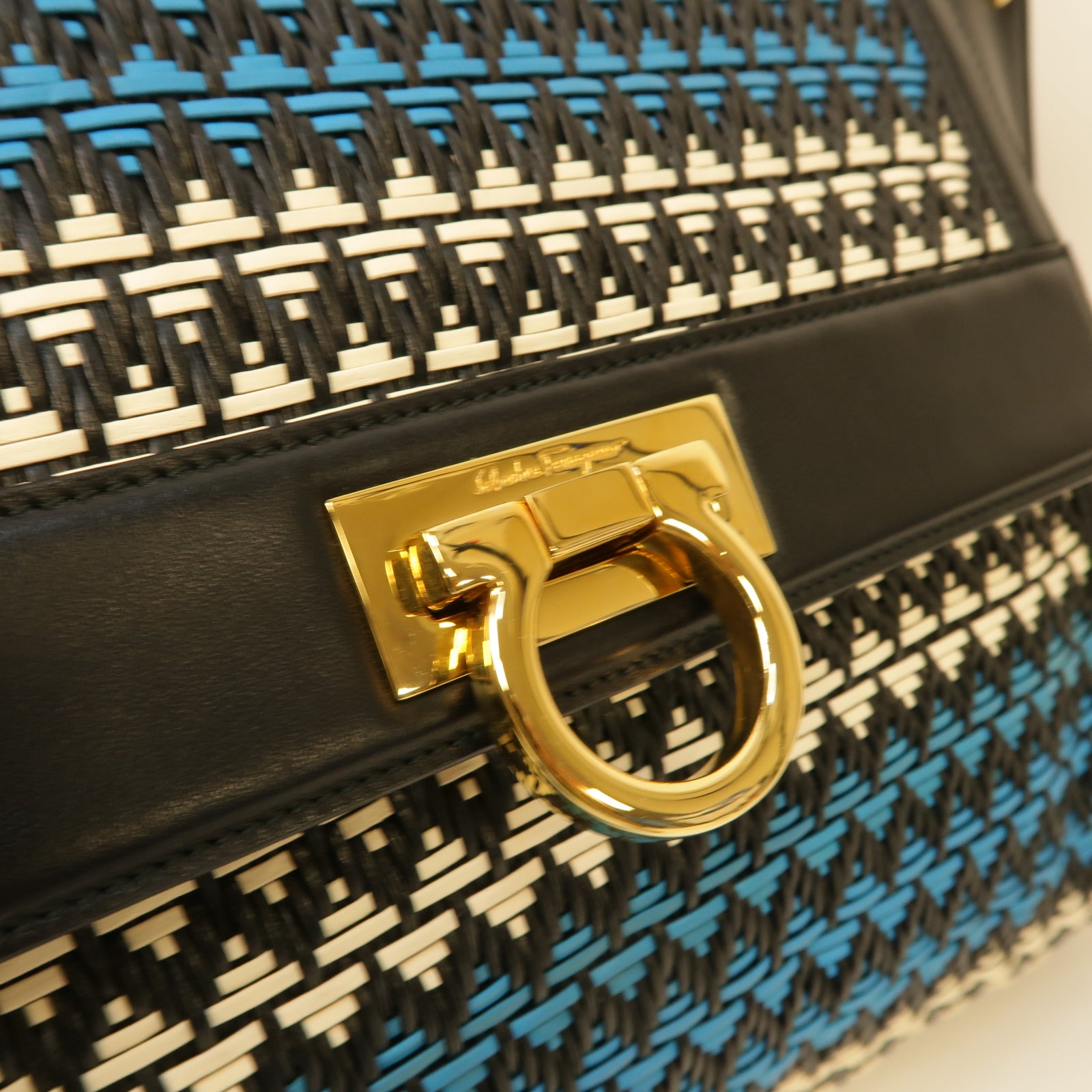 Salvatore Ferragamo 牛皮皮革2way Shoulder Bag金扣手挽肩背兩用袋黑色/白色/藍色