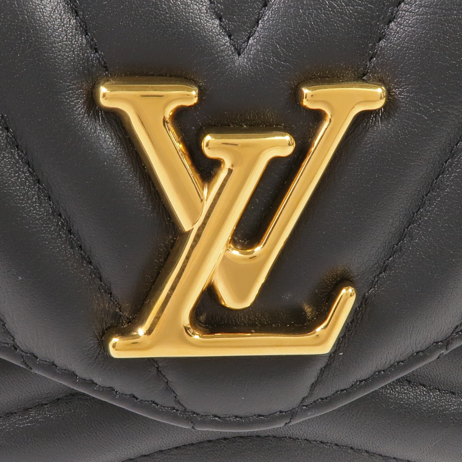 LOUIS VUITTON 牛皮皮革New Wave Chain Bag PM金扣鏈帶肩背袋