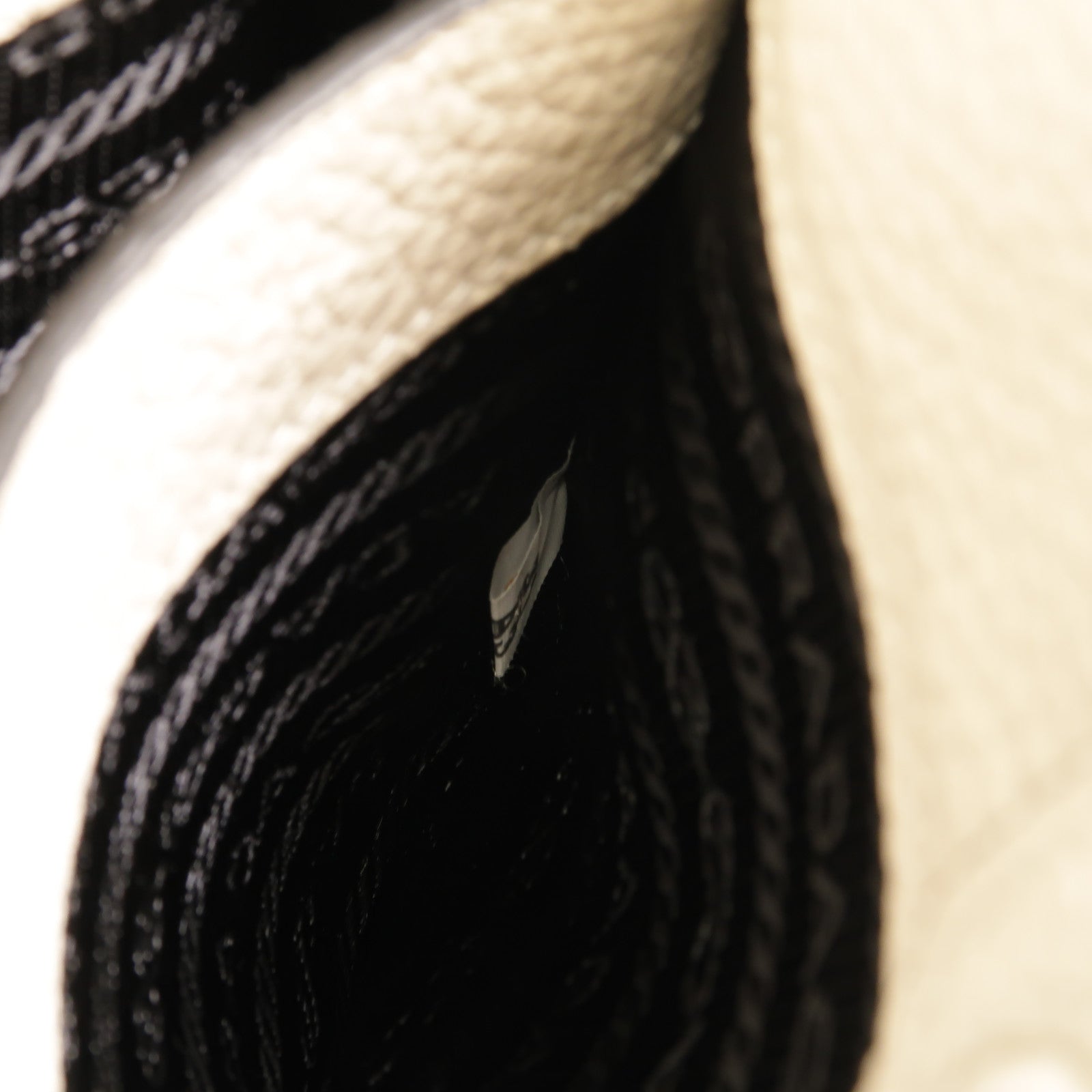 PRADA 牛皮皮革Vitello Daino Leather肩背袋