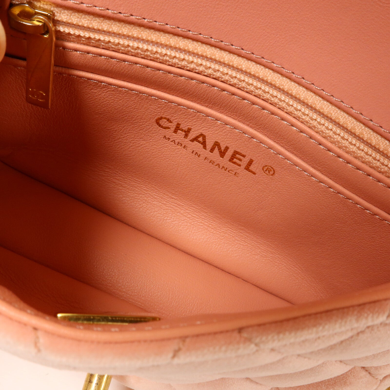 CHANEL 絨布Mini Velvet Enamel Flap Bag鏈帶肩背袋