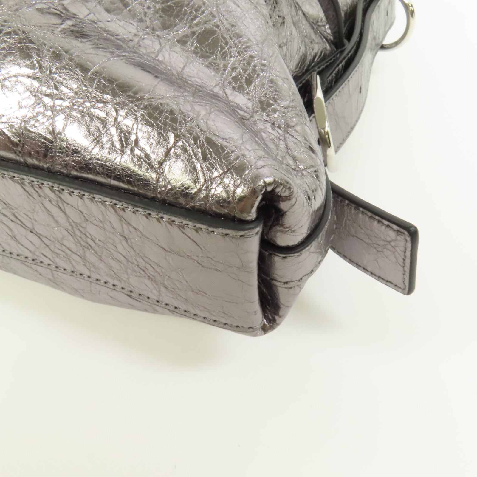 GIVENCHY 牛皮皮革Voyou MM銀扣肩背袋