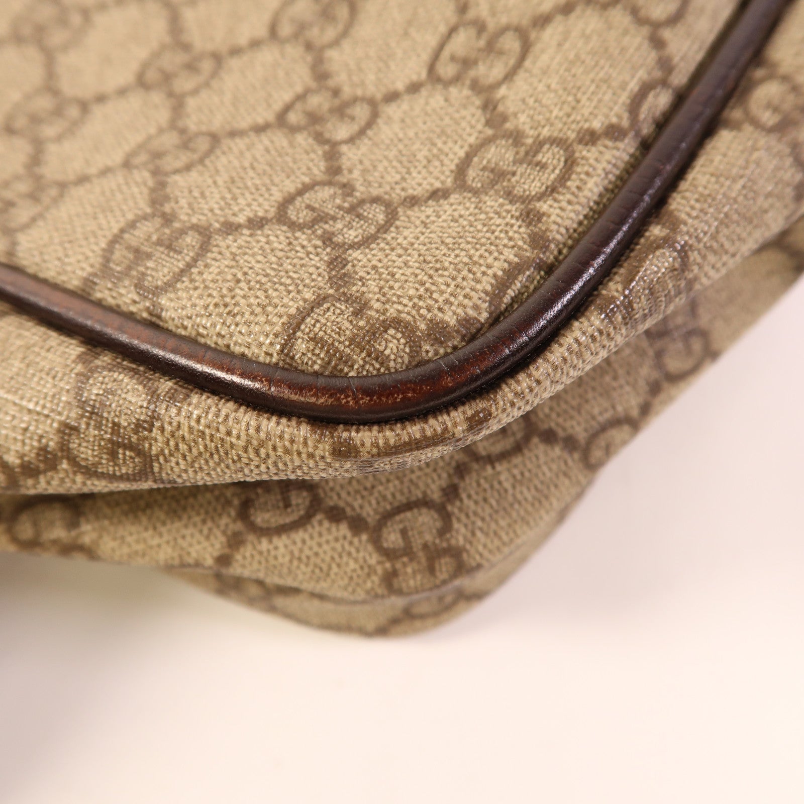 GUCCI 塗層帆布Shoulder Bag銀扣肩背袋