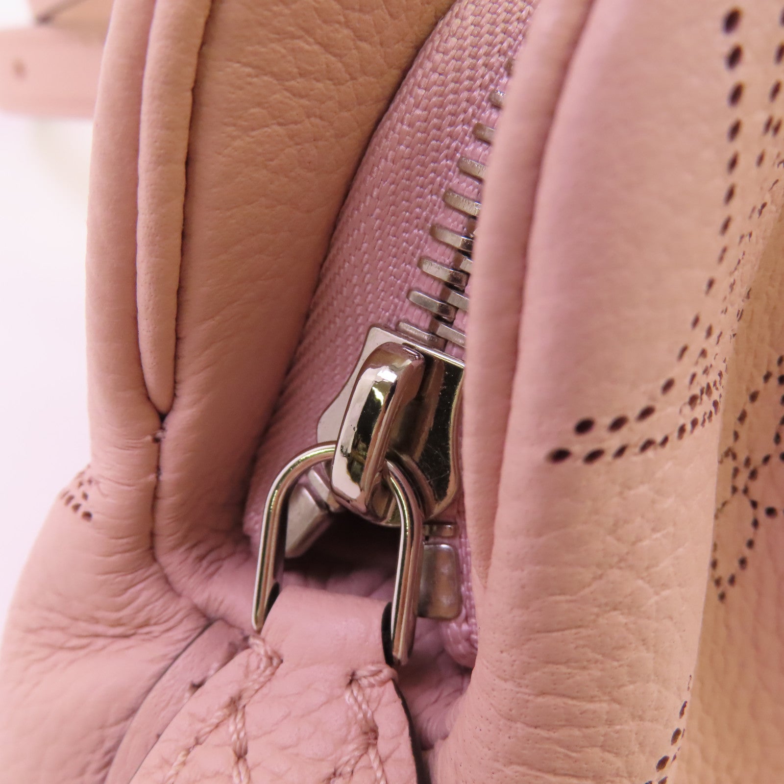 LOUIS VUITTON Monogram Mahina Scala Mini Pouch銀扣肩背袋