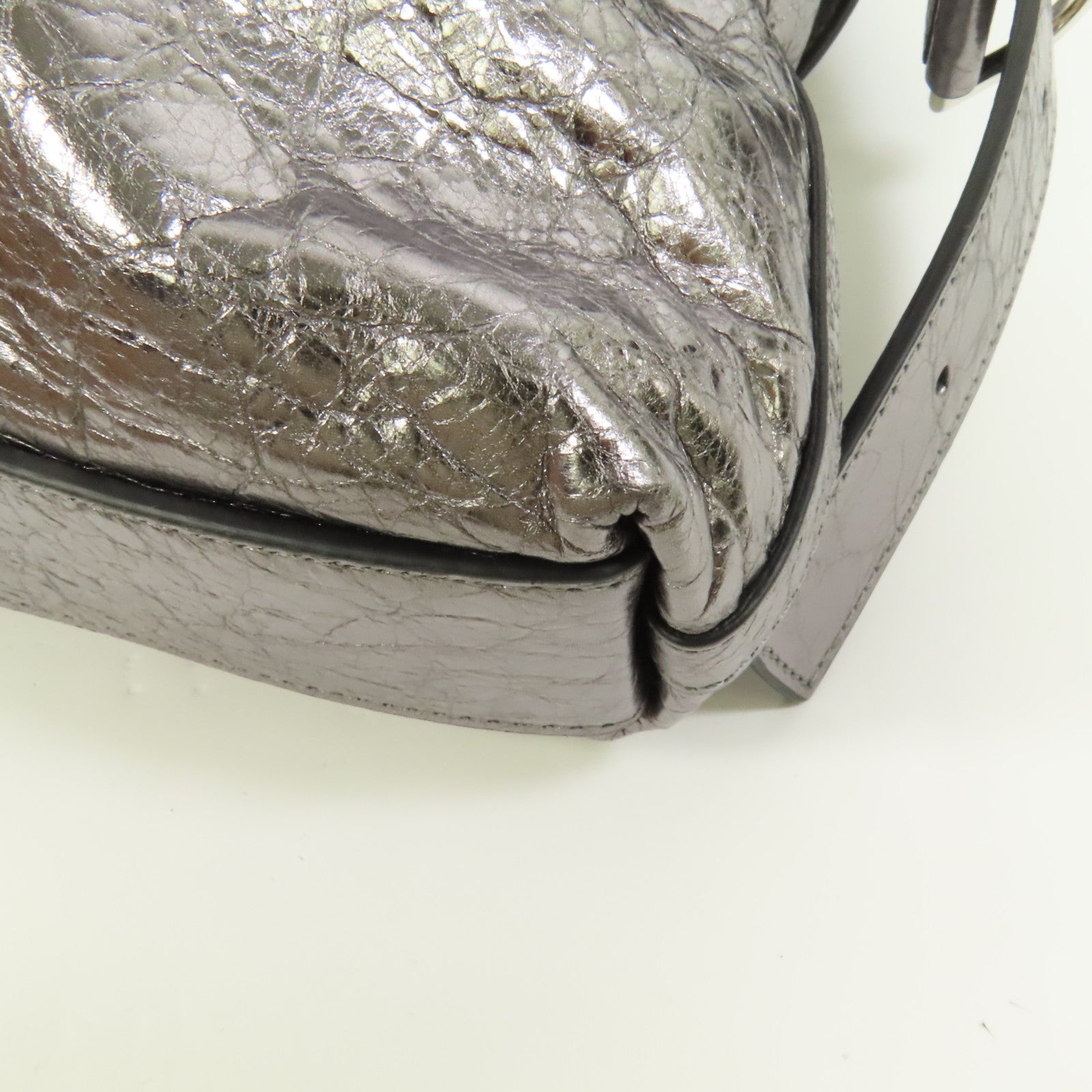 GIVENCHY 牛皮皮革Voyou MM銀扣肩背袋