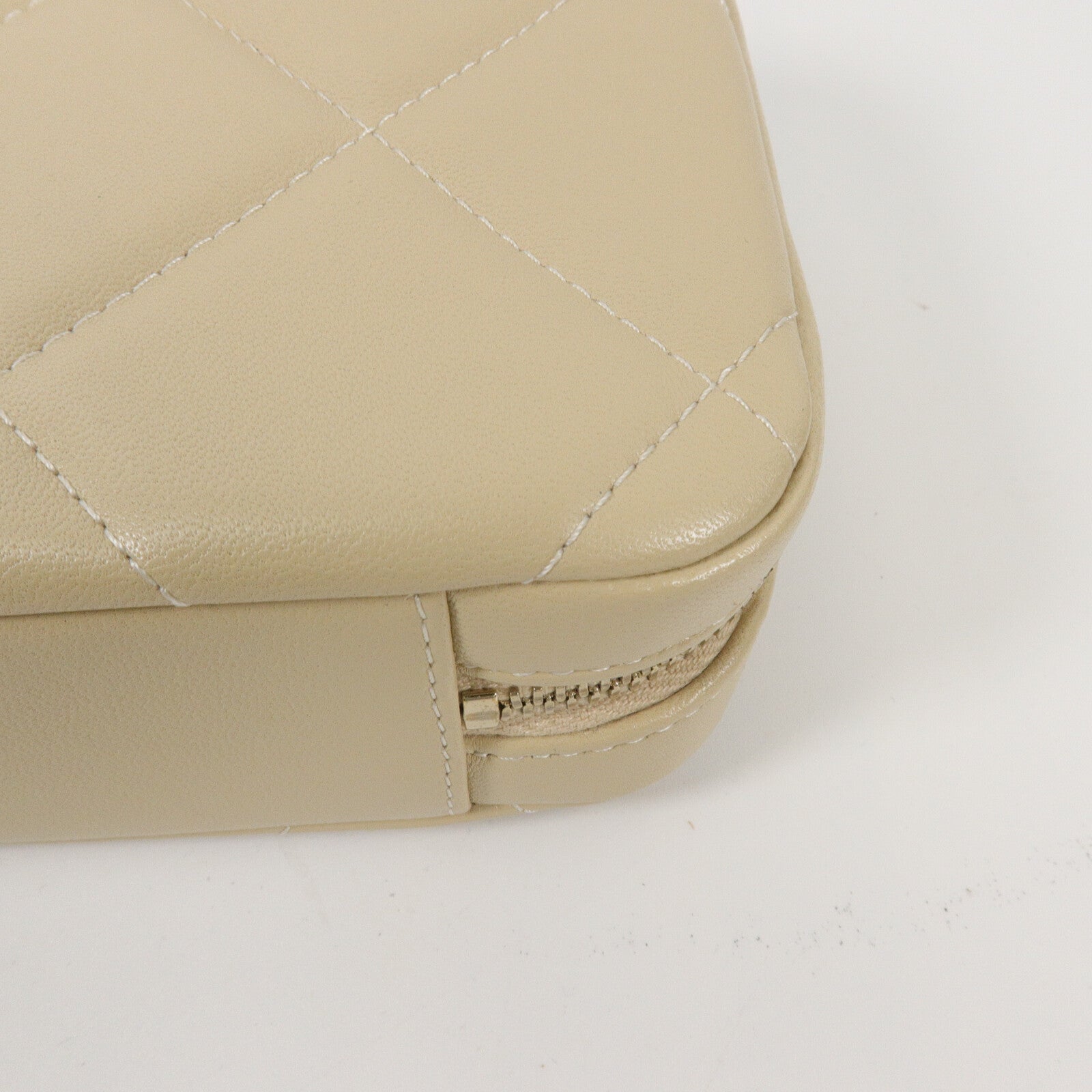 CHANEL 羊皮皮革Chanel 19 Phone Case With Chain鏈帶肩背袋