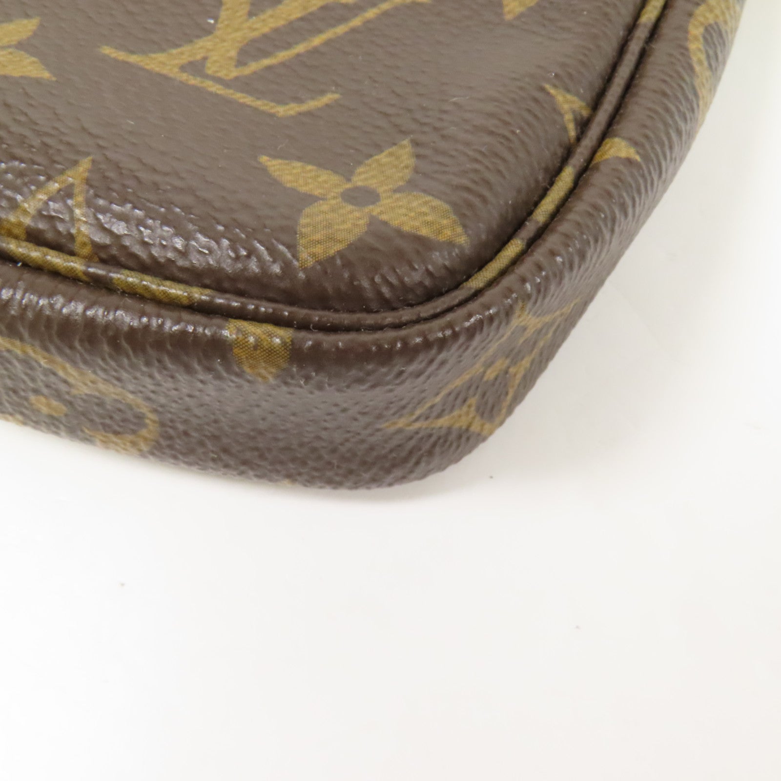 LOUIS VUITTON Monogram Mini Pochette Accessoires金扣手挽袋
