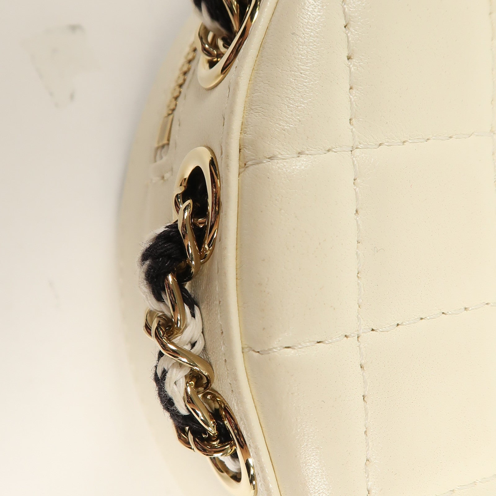 CHANEL 羊皮皮革Coco Life Saver Round Bag金扣鏈帶肩背袋