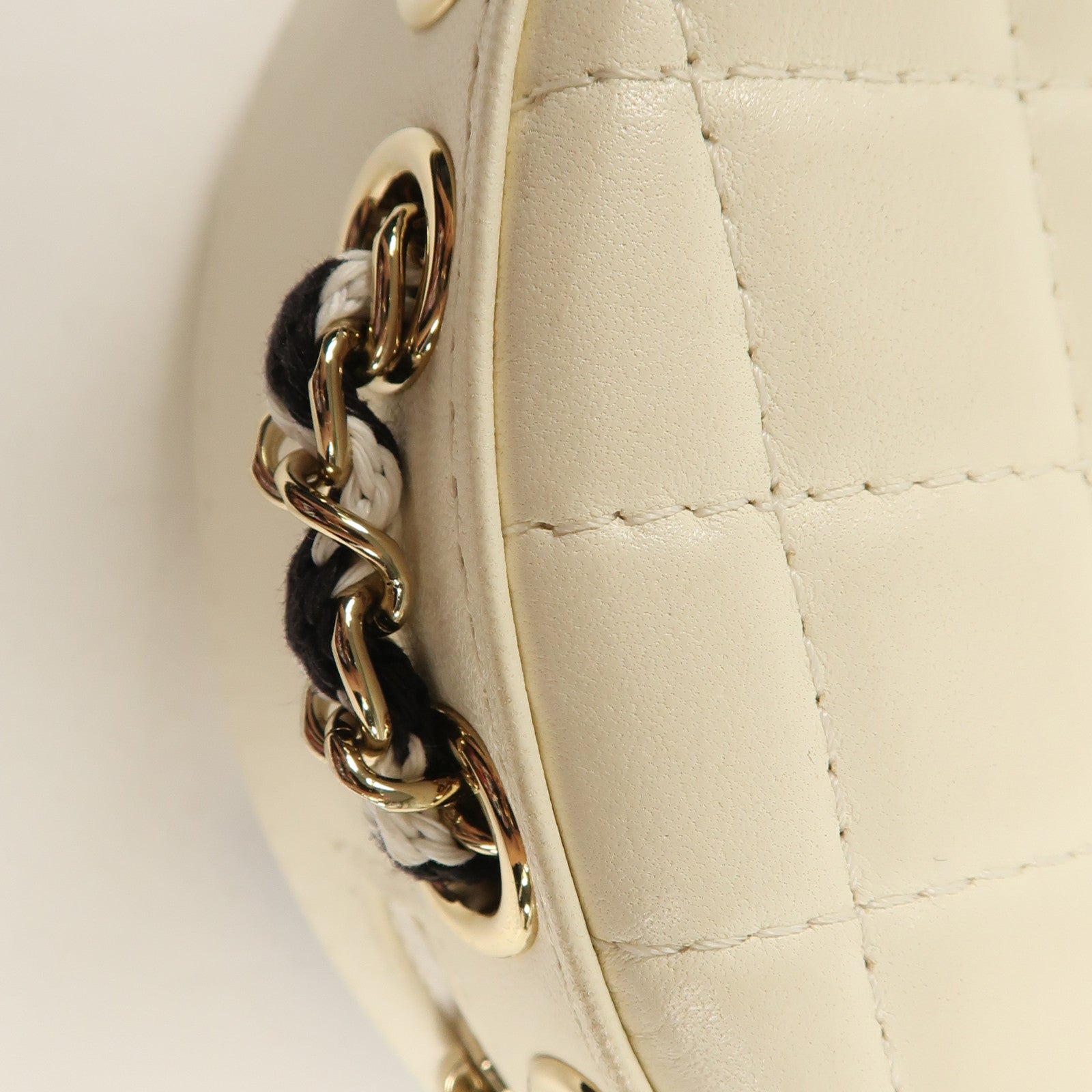 CHANEL 羊皮皮革Coco Life Saver Round Bag金扣鏈帶肩背袋