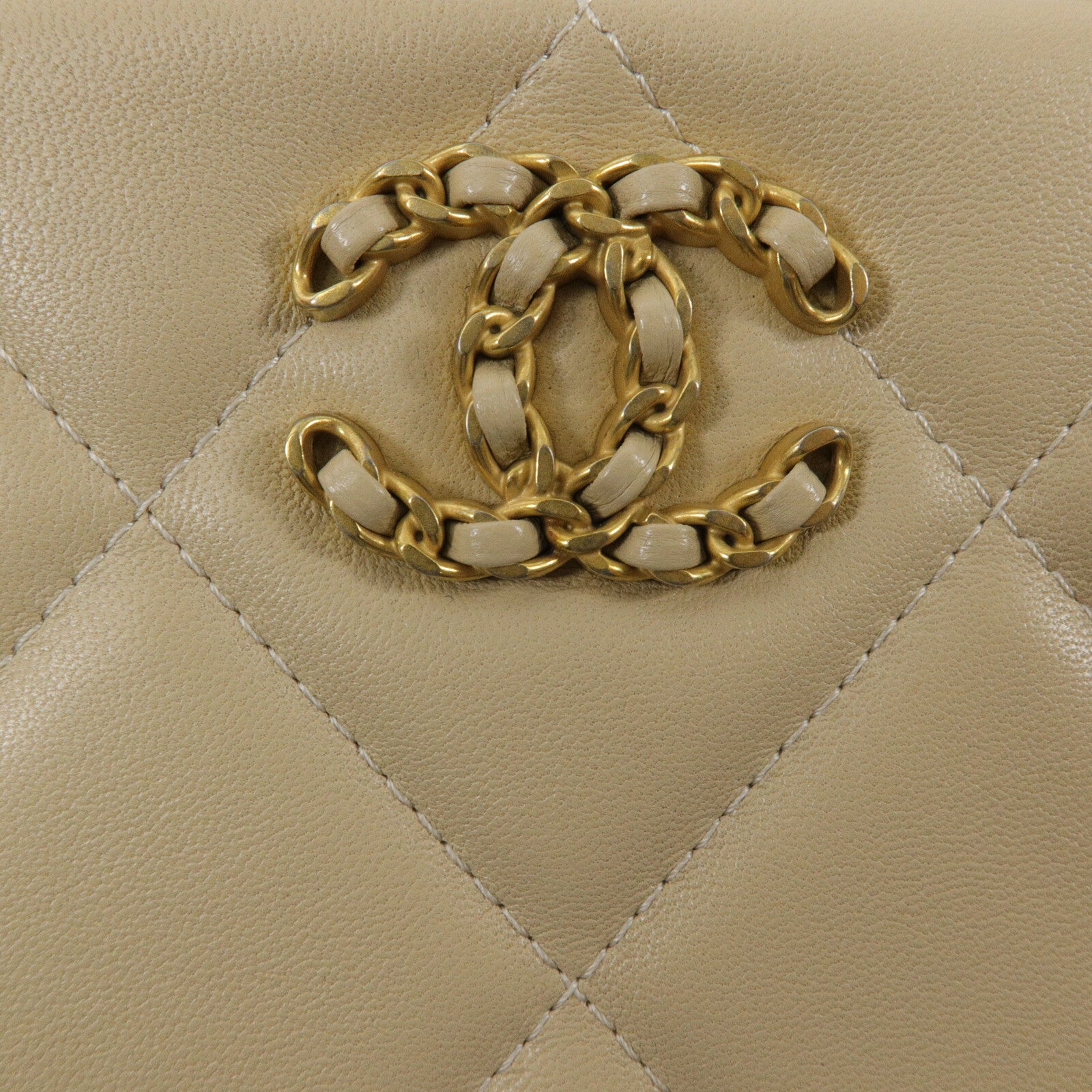 CHANEL 羊皮皮革Chanel 19 Phone Case With Chain鏈帶肩背袋